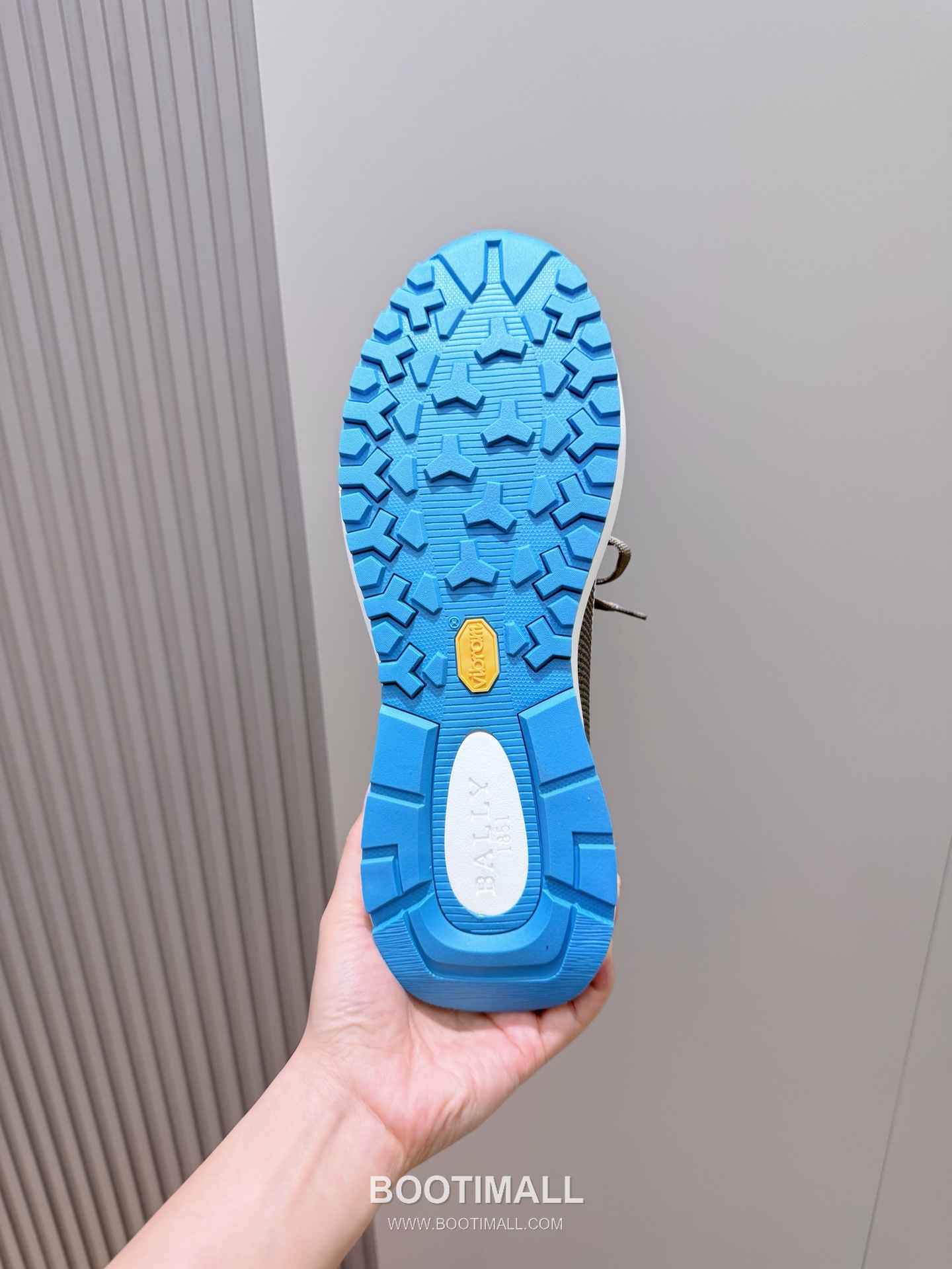 Bally Outline Calfskin Leather Low Sneakers with Stripe Logo Detail 발리 아웃라인 카프스킨 레더 로우 스니커즈 스트라이프 로고 디테일 3cm 9