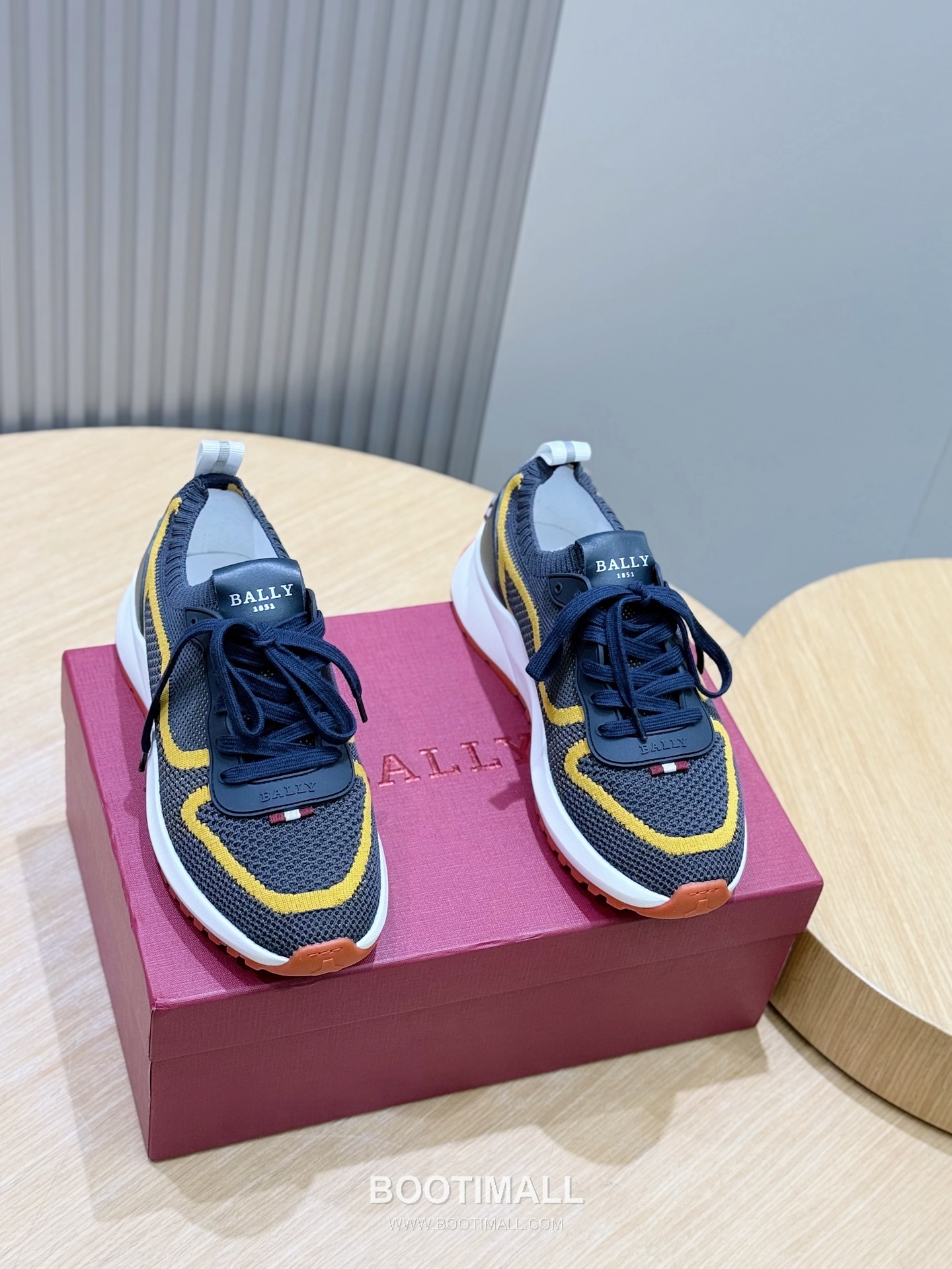 Bally Outline Calfskin Leather Low Sneakers with Stripe Logo Detail 발리 아웃라인 카프스킨 레더 로우 스니커즈 스트라이프 로고 디테일 3cm 1