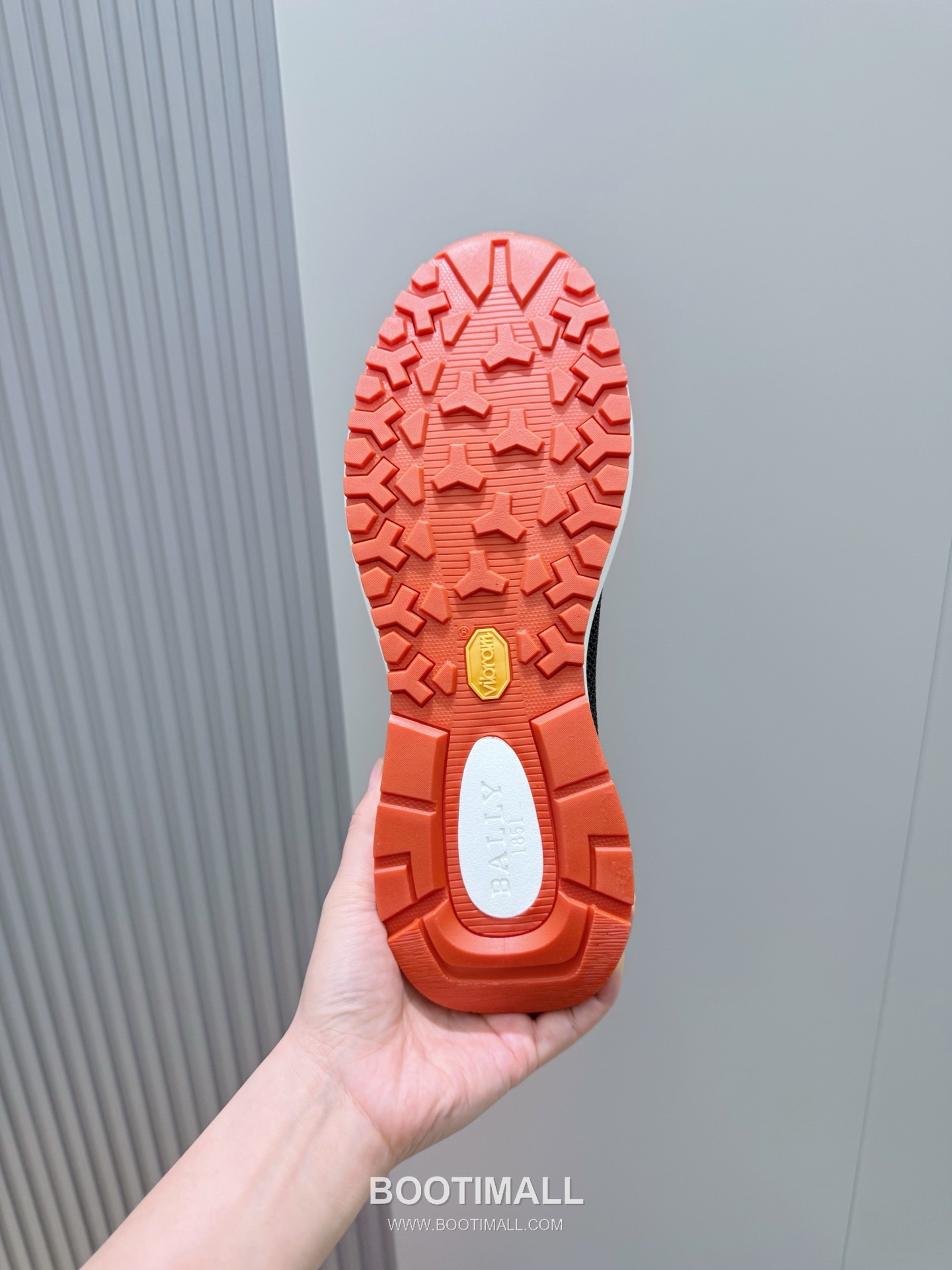 Bally Outline Calfskin Leather Low Sneakers with Stripe Logo Detail 발리 아웃라인 카프스킨 레더 로우 스니커즈 스트라이프 로고 디테일 3cm 9