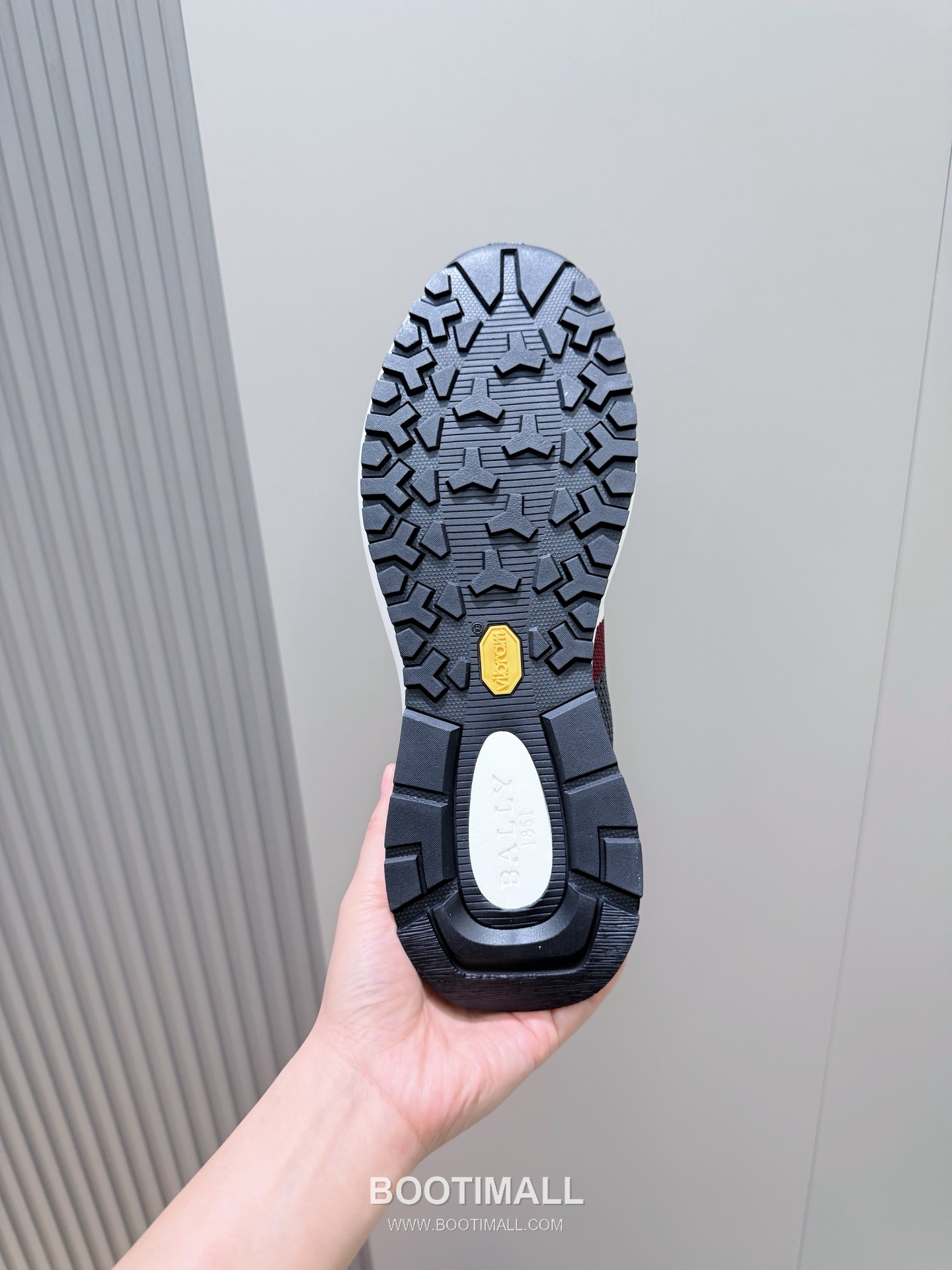 Bally Outline Calfskin Leather Low Sneakers with Stripe Logo Detail 발리 아웃라인 카프스킨 레더 로우 스니커즈 스트라이프 로고 디테일 3cm 9