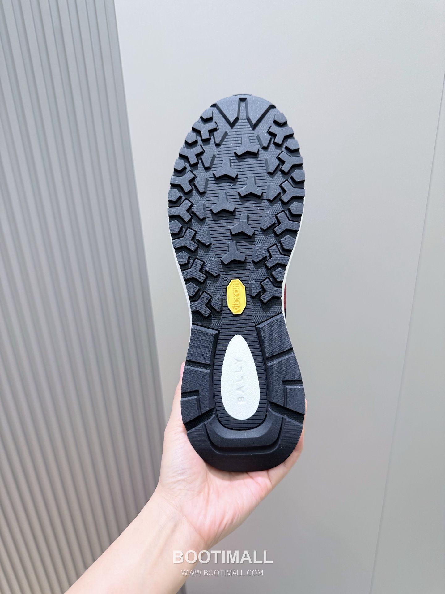 Bally Outline Calfskin Leather Low Sneakers with Stripe Logo Detail 발리 아웃라인 카프스킨 레더 로우 스니커즈 스트라이프 로고 디테일 3cm 9