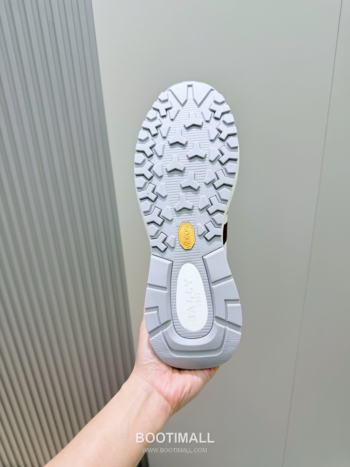 Bally Outline Calfskin Leather Low Sneakers with Stripe Logo Detail 발리 아웃라인 카프스킨 레더 로우 스니커즈 스트라이프 로고 디테일 3cm 9