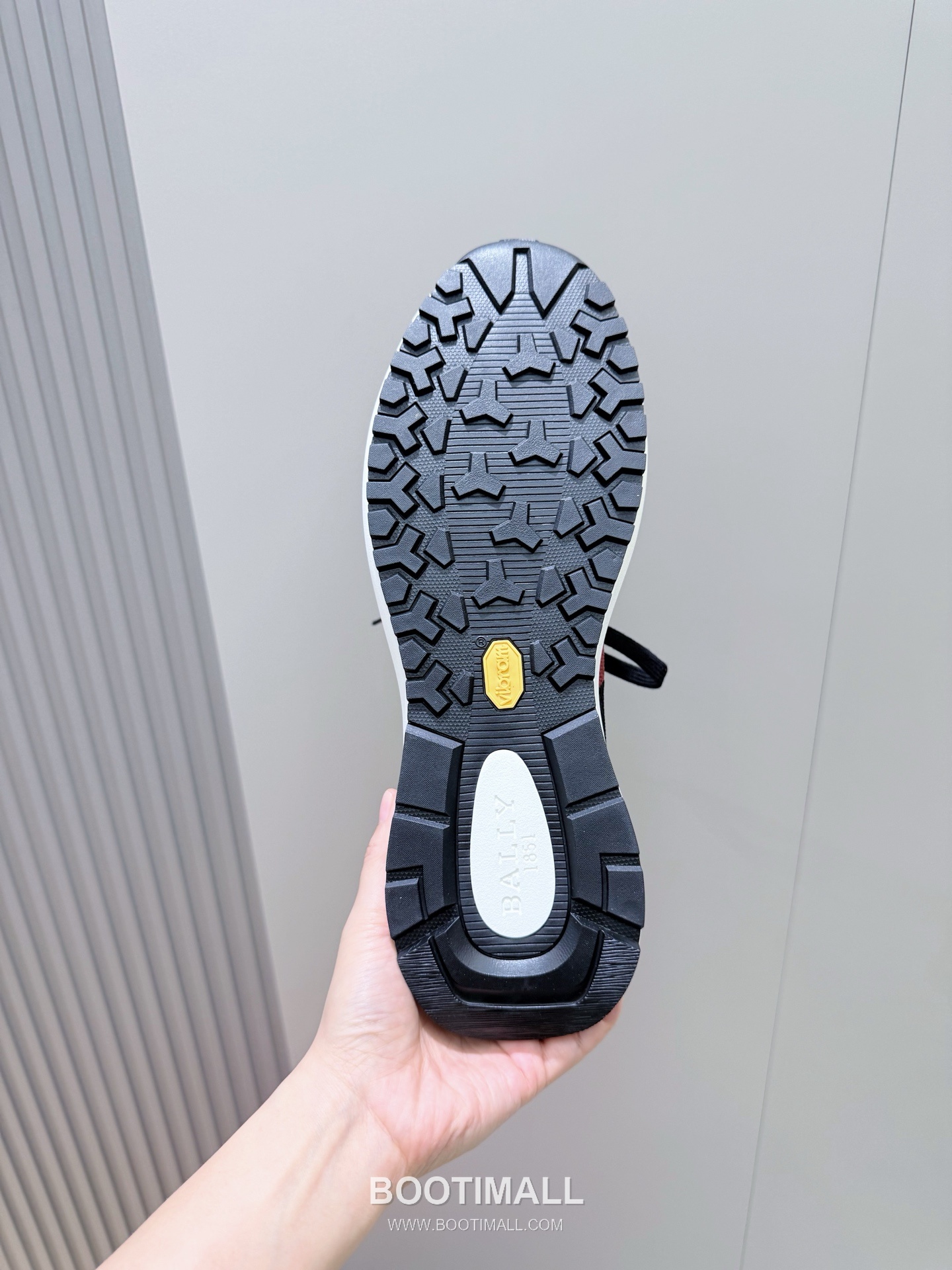 Bally Outline Calfskin Leather Low Sneakers with Stripe Logo Detail 발리 아웃라인 카프스킨 레더 로우 스니커즈 스트라이프 로고 디테일 3cm 9