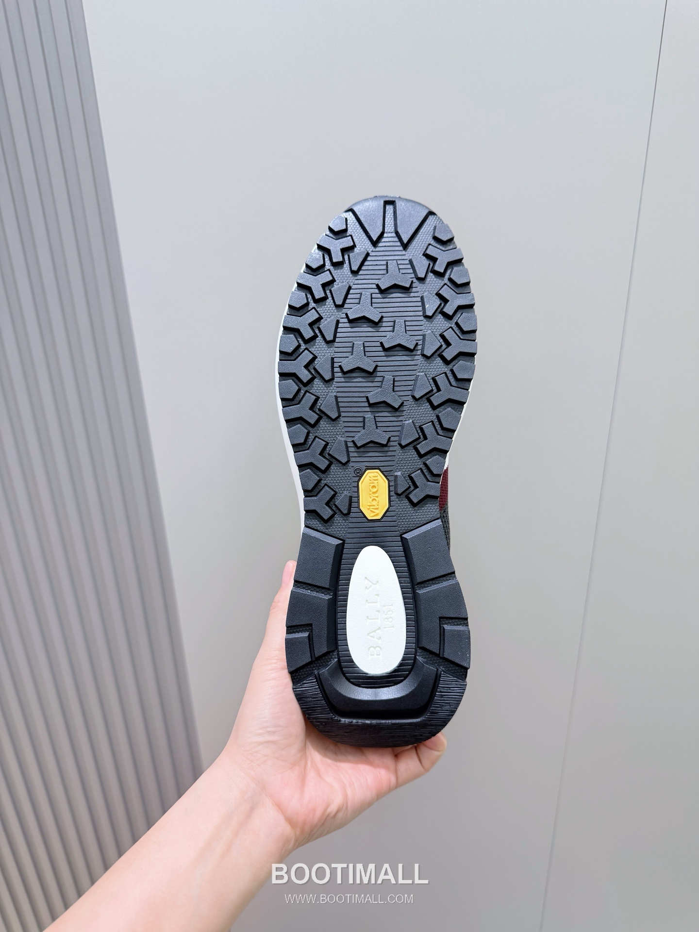 Bally Outline Calfskin Leather Low Sneakers with Stripe Logo Detail 발리 아웃라인 카프스킨 레더 로우 스니커즈 스트라이프 로고 디테일 3cm 9