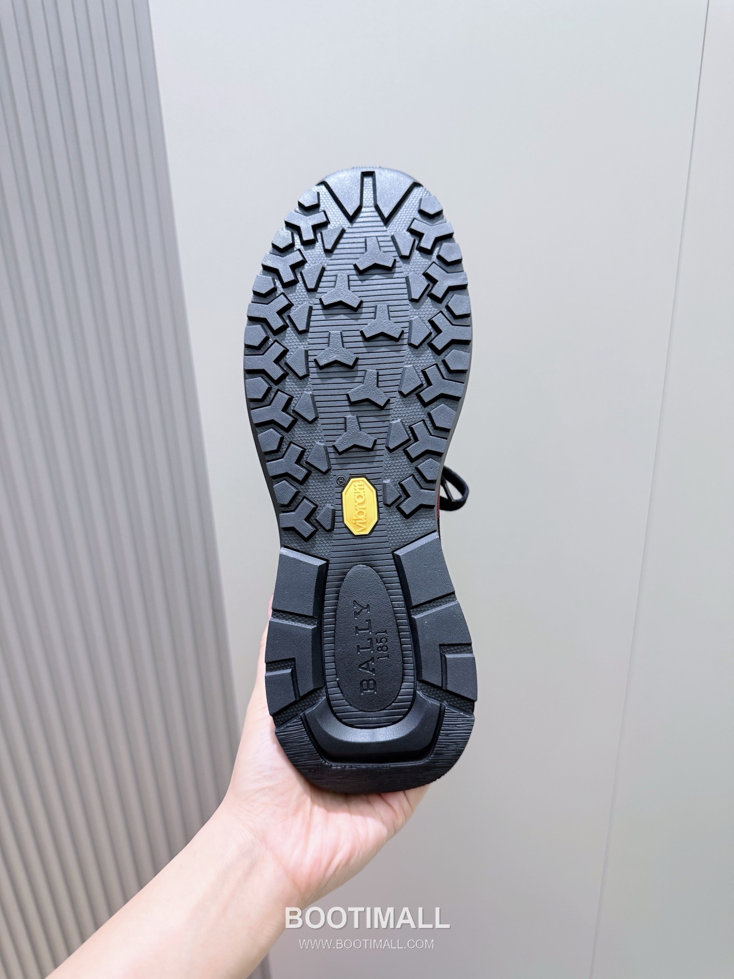 Bally Outline Calfskin Leather Low Sneakers with Stripe Logo Detail 발리 아웃라인 카프스킨 레더 로우 스니커즈 스트라이프 로고 디테일 3cm 9