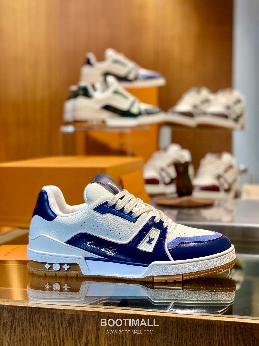 Louis Vuitton LV Trainer Grained Calfskin Leather Low Sneakers with Monogram Rubber Sole Detail 루이비통 LV 트레이너 그레인드 카프스킨 레더 로우 스니커즈 모노그램 러버솔 디테일 4cm 2