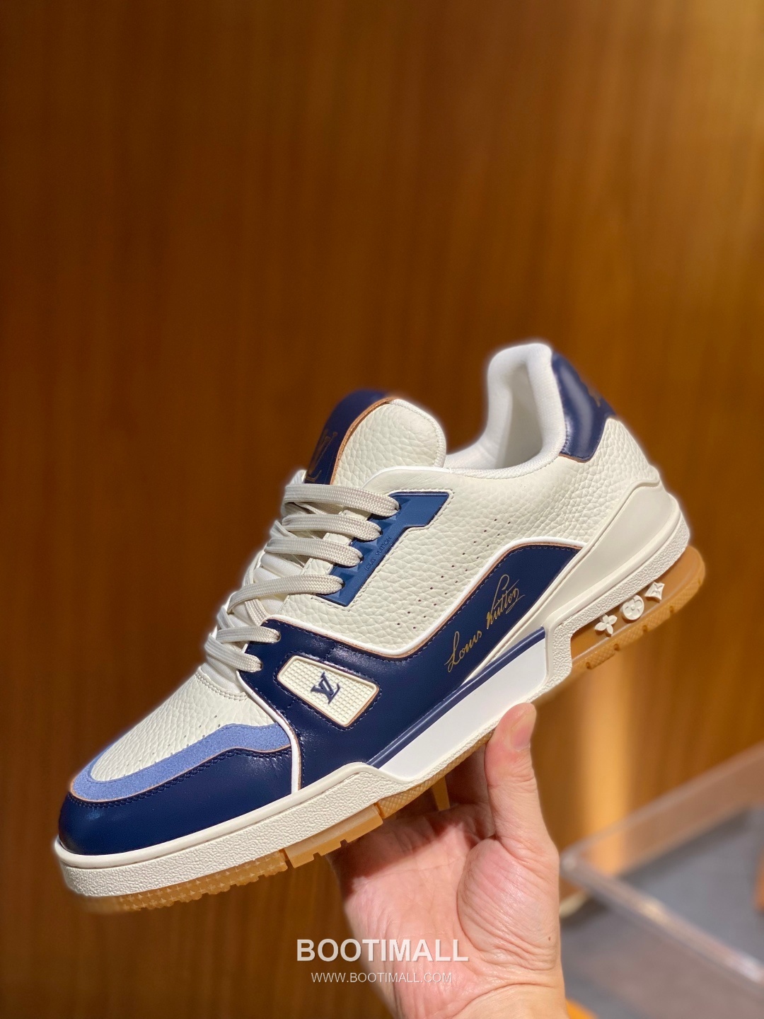 Louis Vuitton LV Trainer Grained Calfskin Leather Low Sneakers with Monogram Rubber Sole Detail 루이비통 LV 트레이너 그레인드 카프스킨 레더 로우 스니커즈 모노그램 러버솔 디테일 4cm 3