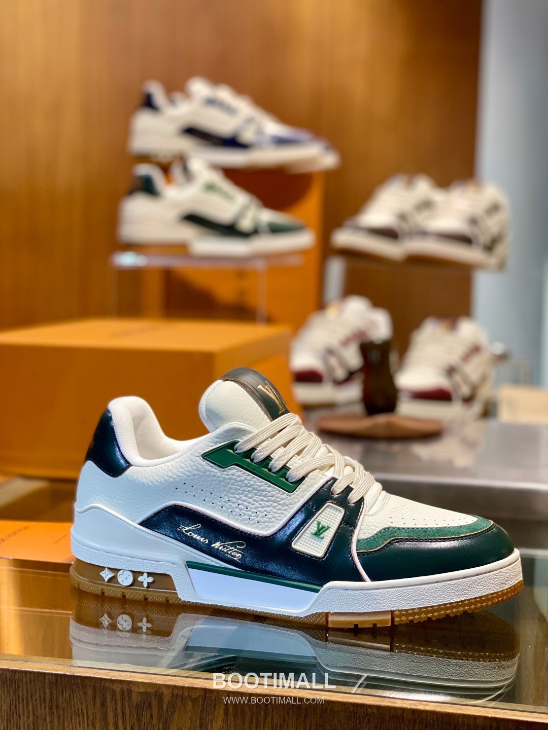 Louis Vuitton LV Trainer Grained Calfskin Leather Low Sneakers with Monogram Rubber Sole Detail 루이비통 LV 트레이너 그레인드 카프스킨 레더 로우 스니커즈 모노그램 러버솔 디테일 4cm 1