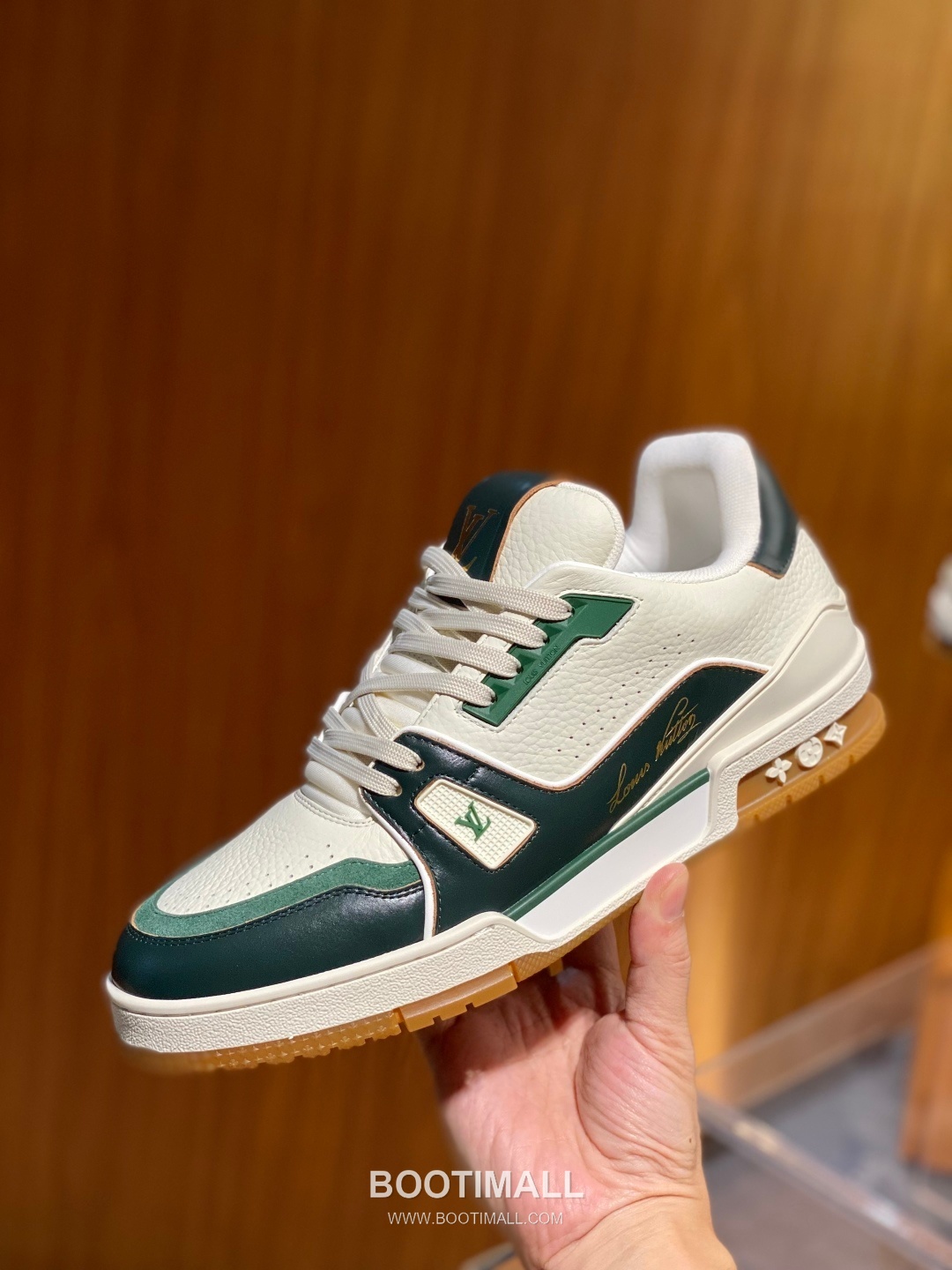 Louis Vuitton LV Trainer Grained Calfskin Leather Low Sneakers with Monogram Rubber Sole Detail 루이비통 LV 트레이너 그레인드 카프스킨 레더 로우 스니커즈 모노그램 러버솔 디테일 4cm 2