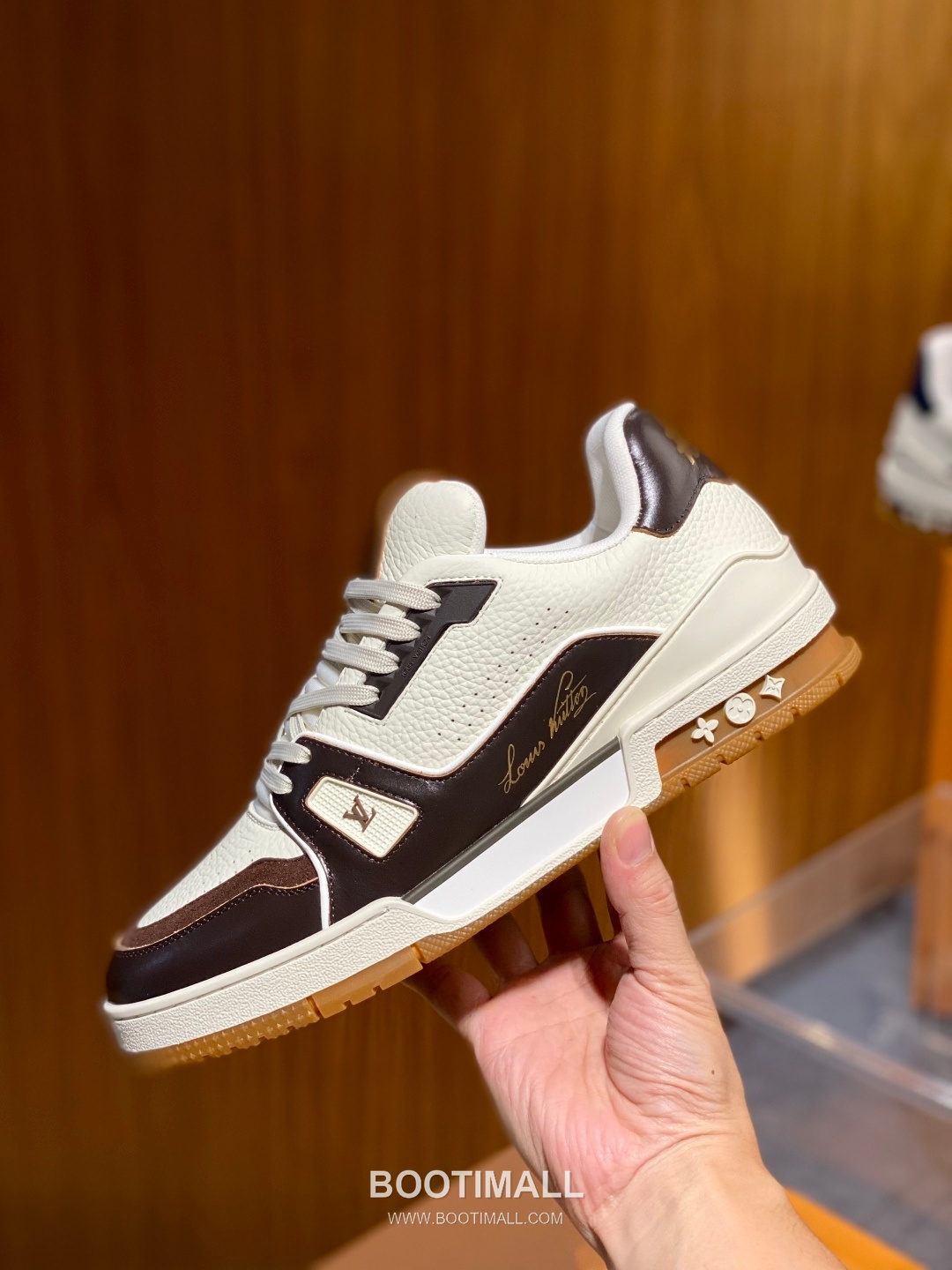Louis Vuitton LV Trainer Grained Calfskin Leather Low Sneakers with Monogram Rubber Sole Detail 루이비통 LV 트레이너 그레인드 카프스킨 레더 로우 스니커즈 모노그램 러버솔 디테일 4cm 6