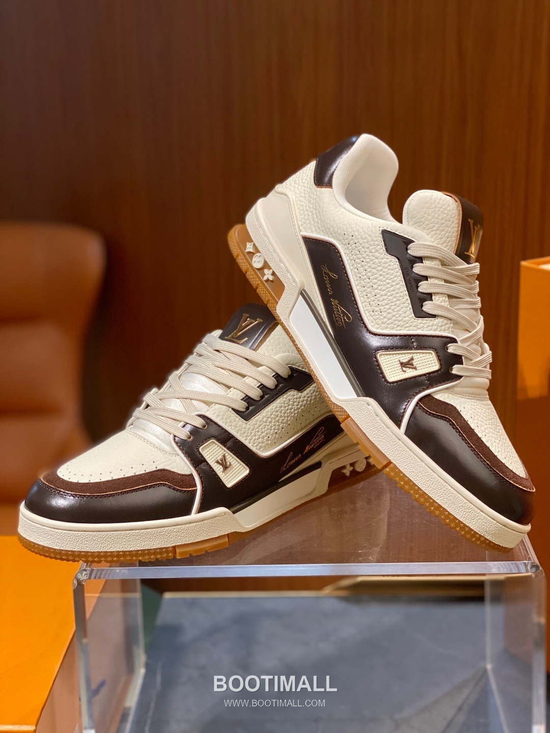 Louis Vuitton LV Trainer Grained Calfskin Leather Low Sneakers with Monogram Rubber Sole Detail 루이비통 LV 트레이너 그레인드 카프스킨 레더 로우 스니커즈 모노그램 러버솔 디테일 4cm 8