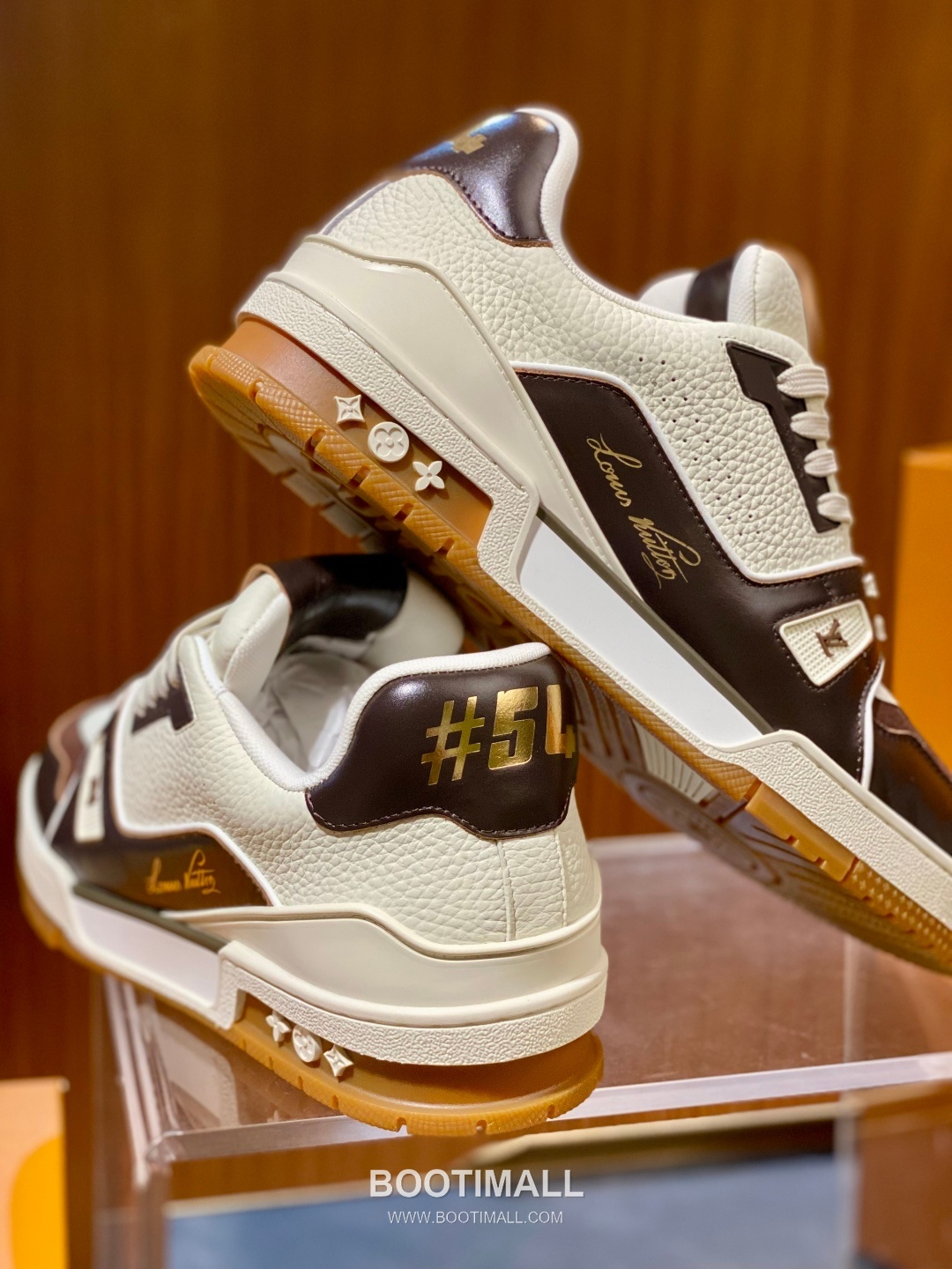 Louis Vuitton LV Trainer Grained Calfskin Leather Low Sneakers with Monogram Rubber Sole Detail 루이비통 LV 트레이너 그레인드 카프스킨 레더 로우 스니커즈 모노그램 러버솔 디테일 4cm 9