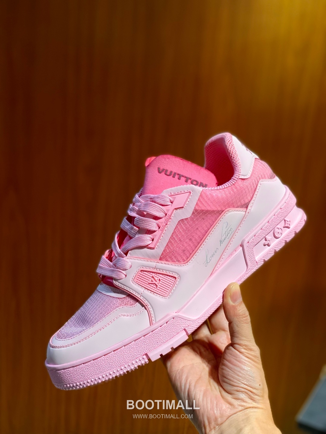 Louis Vuitton LV Trainer Grained Calfskin Leather Low Sneakers with Monogram Rubber Sole Detail 루이비통 LV 트레이너 그레인드 카프스킨 레더 로우 스니커즈 모노그램 러버솔 디테일 4cm 2