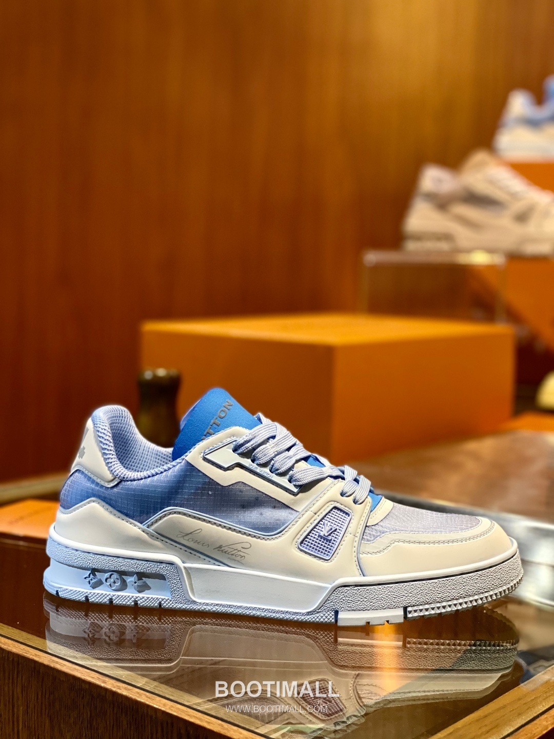 Louis Vuitton LV Trainer Grained Calfskin Leather Low Sneakers with Monogram Rubber Sole Detail 루이비통 LV 트레이너 그레인드 카프스킨 레더 로우 스니커즈 모노그램 러버솔 디테일 4cm 5