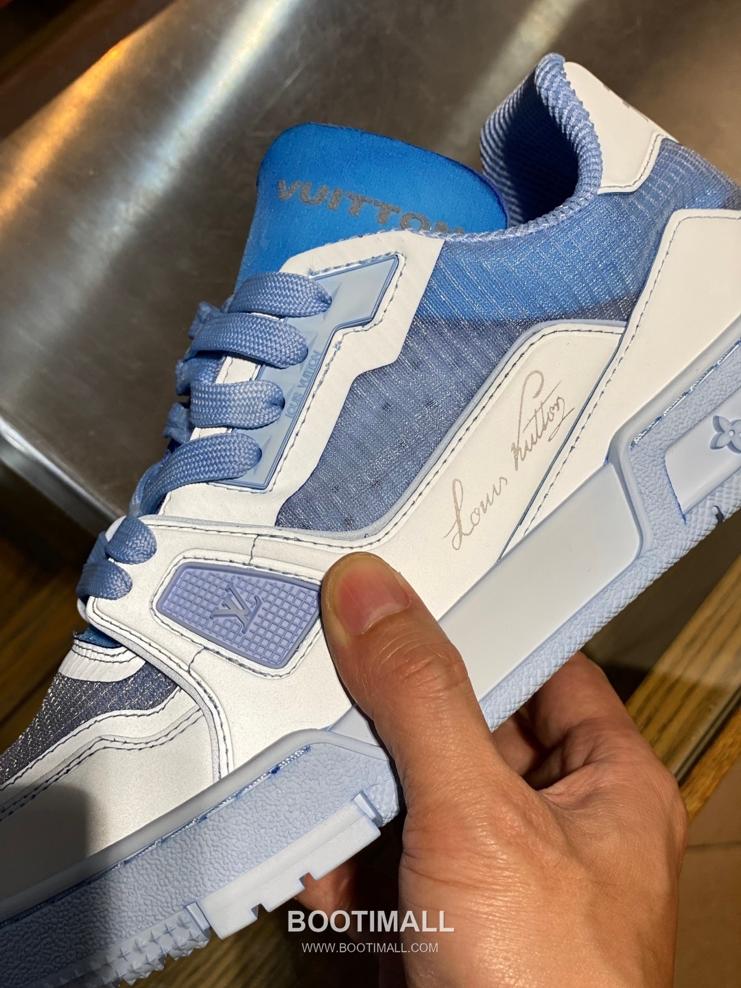 Louis Vuitton LV Trainer Grained Calfskin Leather Low Sneakers with Monogram Rubber Sole Detail 루이비통 LV 트레이너 그레인드 카프스킨 레더 로우 스니커즈 모노그램 러버솔 디테일 4cm 7