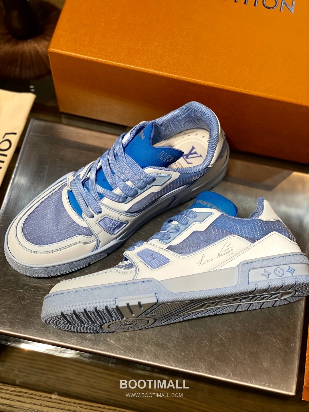 Louis Vuitton LV Trainer Grained Calfskin Leather Low Sneakers with Monogram Rubber Sole Detail 루이비통 LV 트레이너 그레인드 카프스킨 레더 로우 스니커즈 모노그램 러버솔 디테일 4cm 8