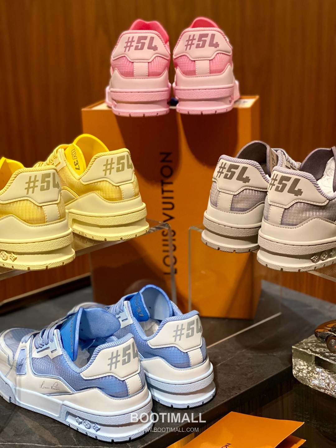 Louis Vuitton LV Trainer Grained Calfskin Leather Low Sneakers with Monogram Rubber Sole Detail 루이비통 LV 트레이너 그레인드 카프스킨 레더 로우 스니커즈 모노그램 러버솔 디테일 4cm 9