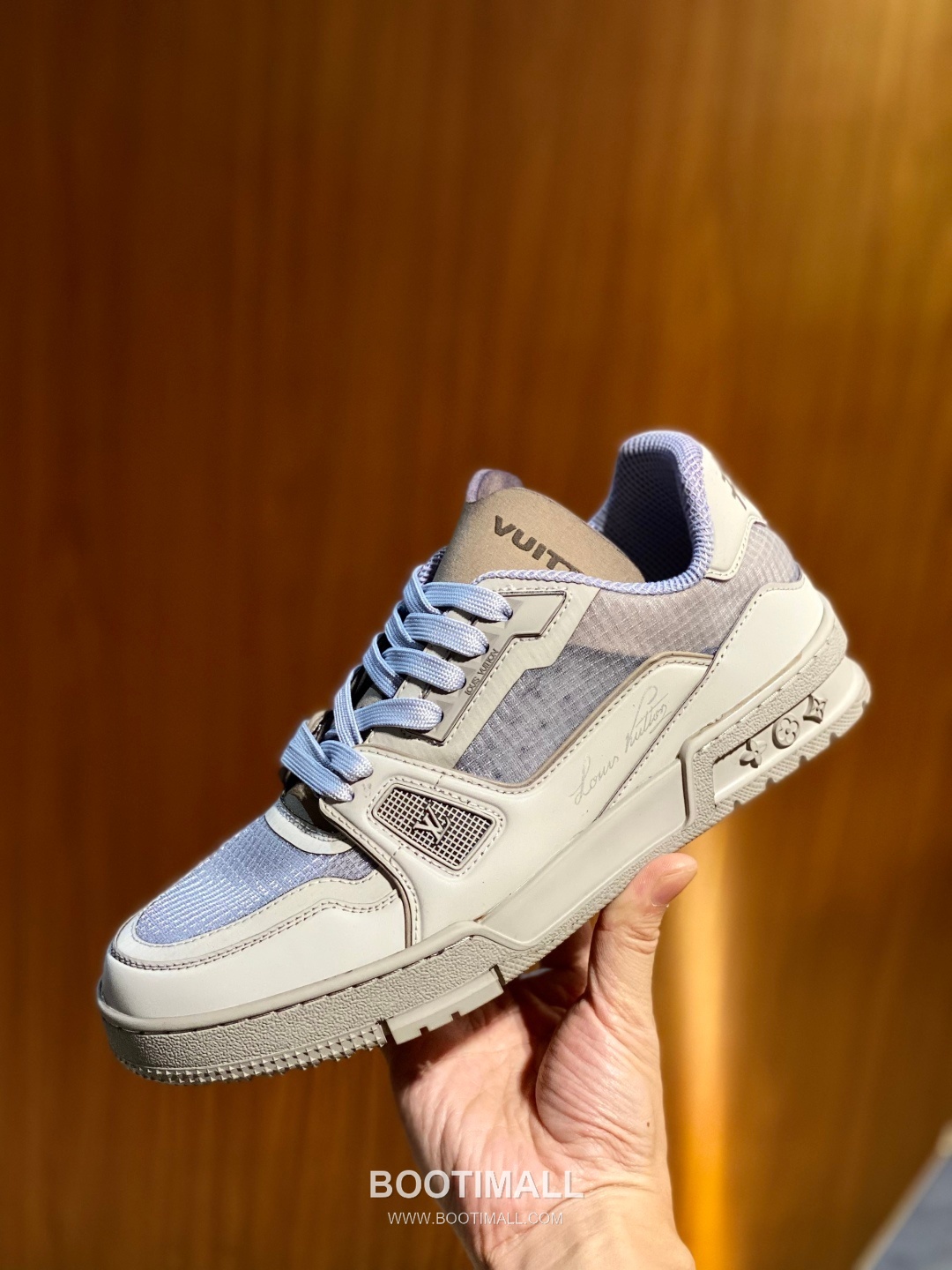 Louis Vuitton LV Trainer Grained Calfskin Leather Low Sneakers with Monogram Rubber Sole Detail 루이비통 LV 트레이너 그레인드 카프스킨 레더 로우 스니커즈 모노그램 러버솔 디테일 4cm 2