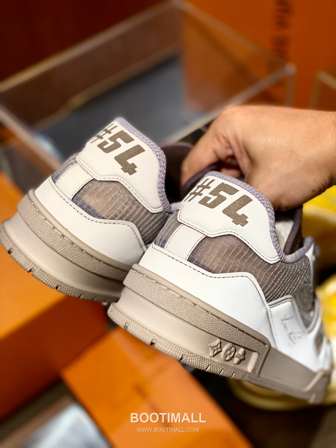 Louis Vuitton LV Trainer Grained Calfskin Leather Low Sneakers with Monogram Rubber Sole Detail 루이비통 LV 트레이너 그레인드 카프스킨 레더 로우 스니커즈 모노그램 러버솔 디테일 4cm 3