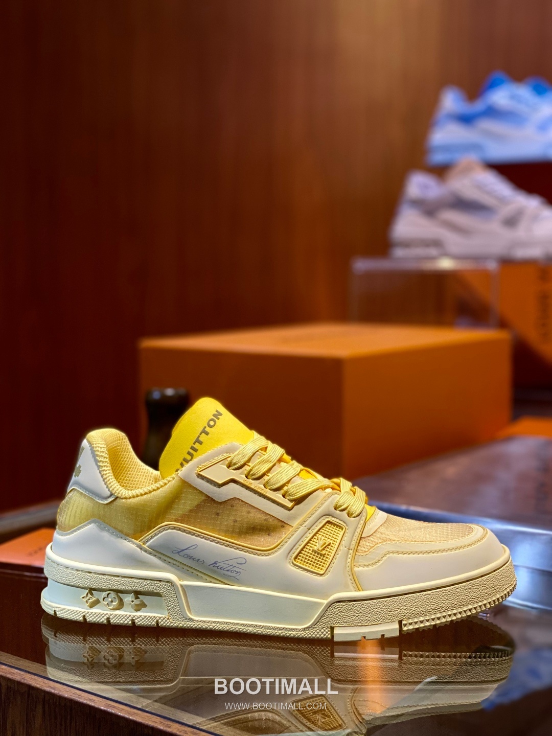 Louis Vuitton LV Trainer Grained Calfskin Leather Low Sneakers with Monogram Rubber Sole Detail 루이비통 LV 트레이너 그레인드 카프스킨 레더 로우 스니커즈 모노그램 러버솔 디테일 4cm 5