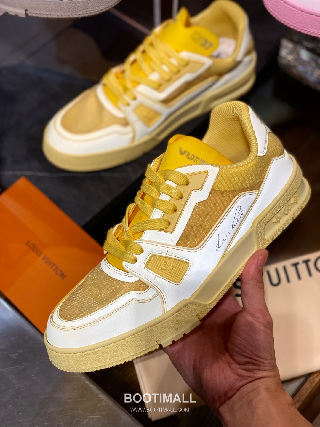 Louis Vuitton LV Trainer Grained Calfskin Leather Low Sneakers with Monogram Rubber Sole Detail 루이비통 LV 트레이너 그레인드 카프스킨 레더 로우 스니커즈 모노그램 러버솔 디테일 4cm 6