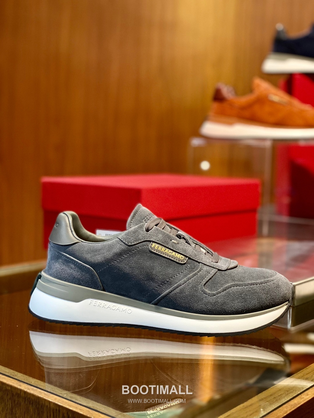 Ferragamo Calfskin Leather Low Sneakers with Rubber Logo Detail 페라가모 카프스킨 레더 로우 스니커즈 러버 로고 디테일 3cm 1
