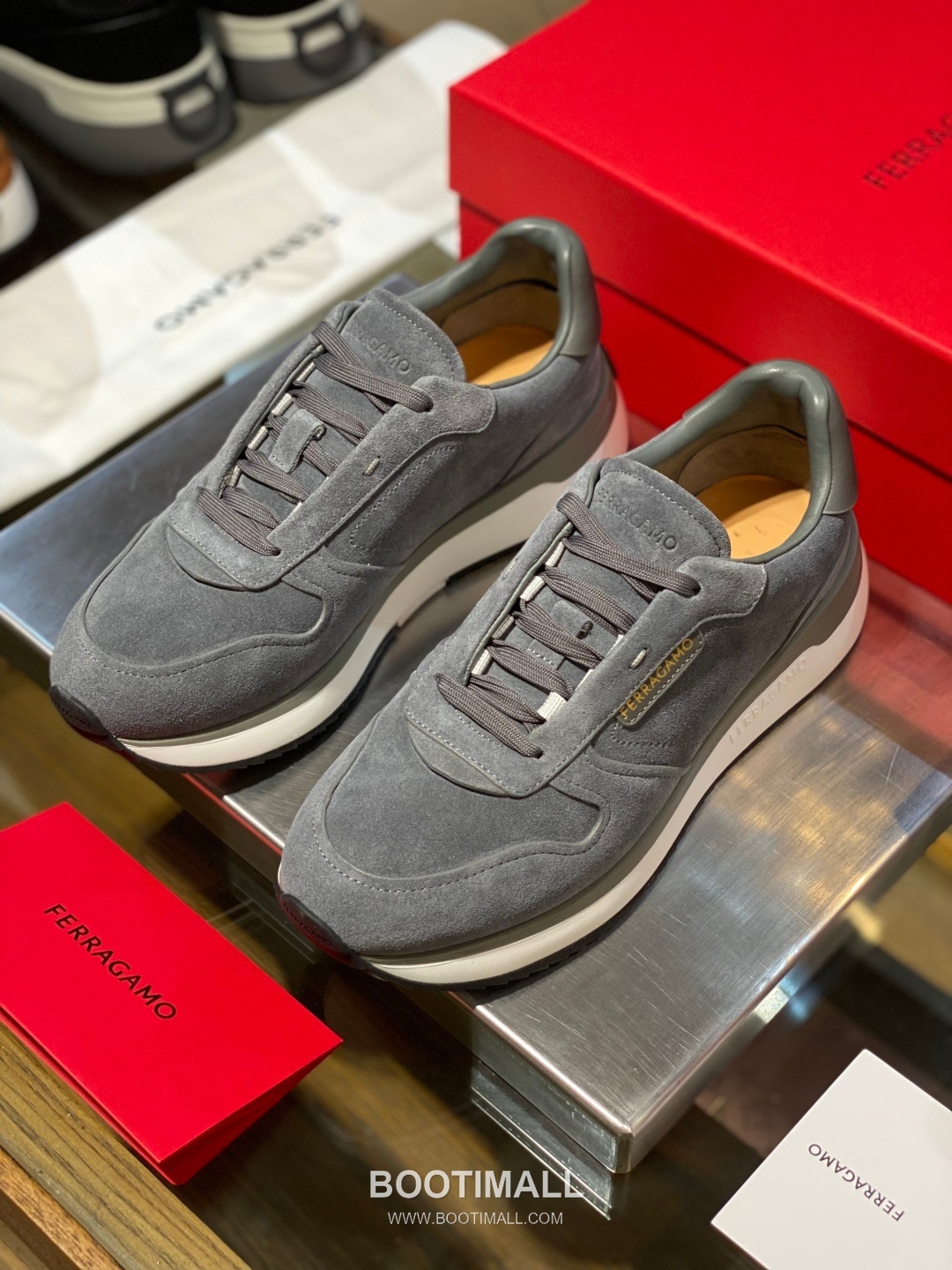 Ferragamo Calfskin Leather Low Sneakers with Rubber Logo Detail 페라가모 카프스킨 레더 로우 스니커즈 러버 로고 디테일 3cm 2