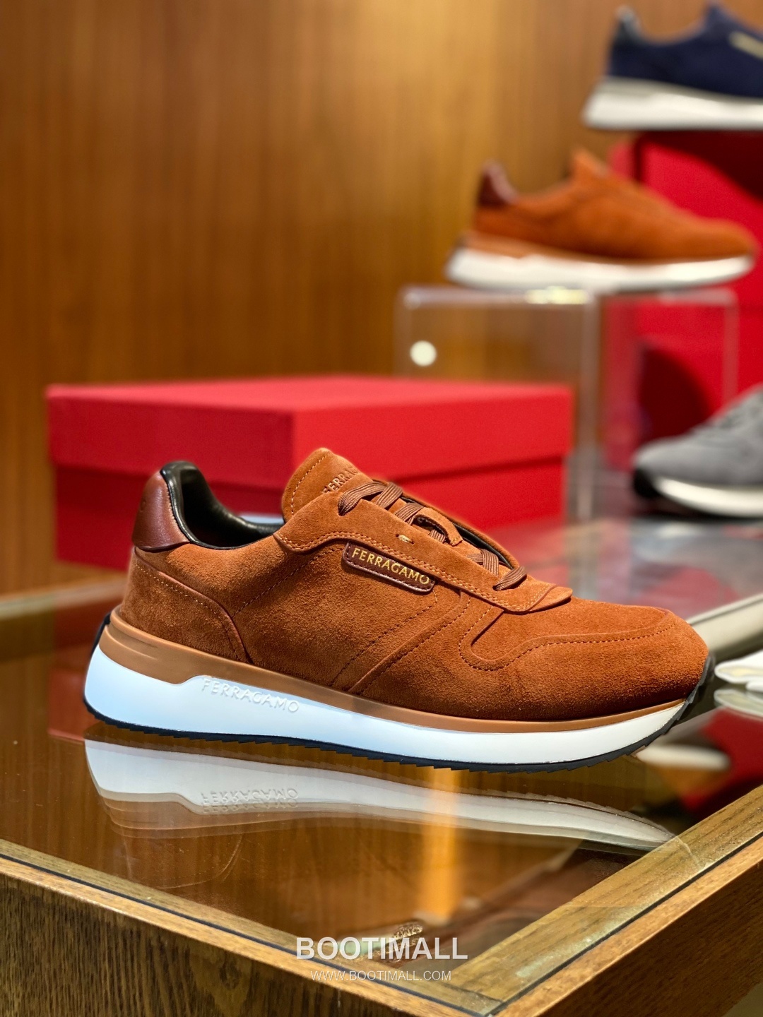 Ferragamo Calfskin Leather Low Sneakers with Rubber Logo Detail 페라가모 카프스킨 레더 로우 스니커즈 러버 로고 디테일 3cm 1