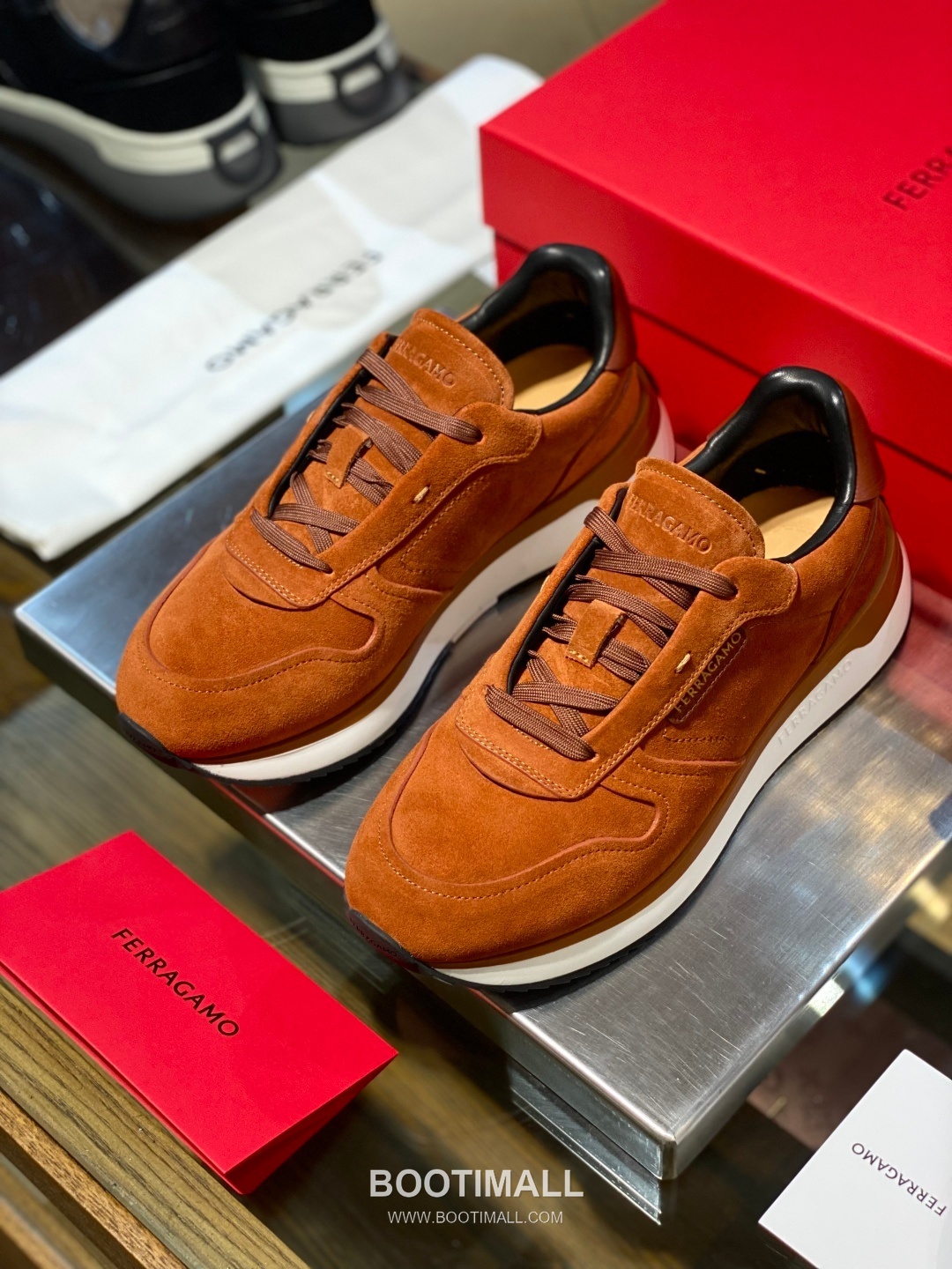 Ferragamo Calfskin Leather Low Sneakers with Rubber Logo Detail 페라가모 카프스킨 레더 로우 스니커즈 러버 로고 디테일 3cm 2