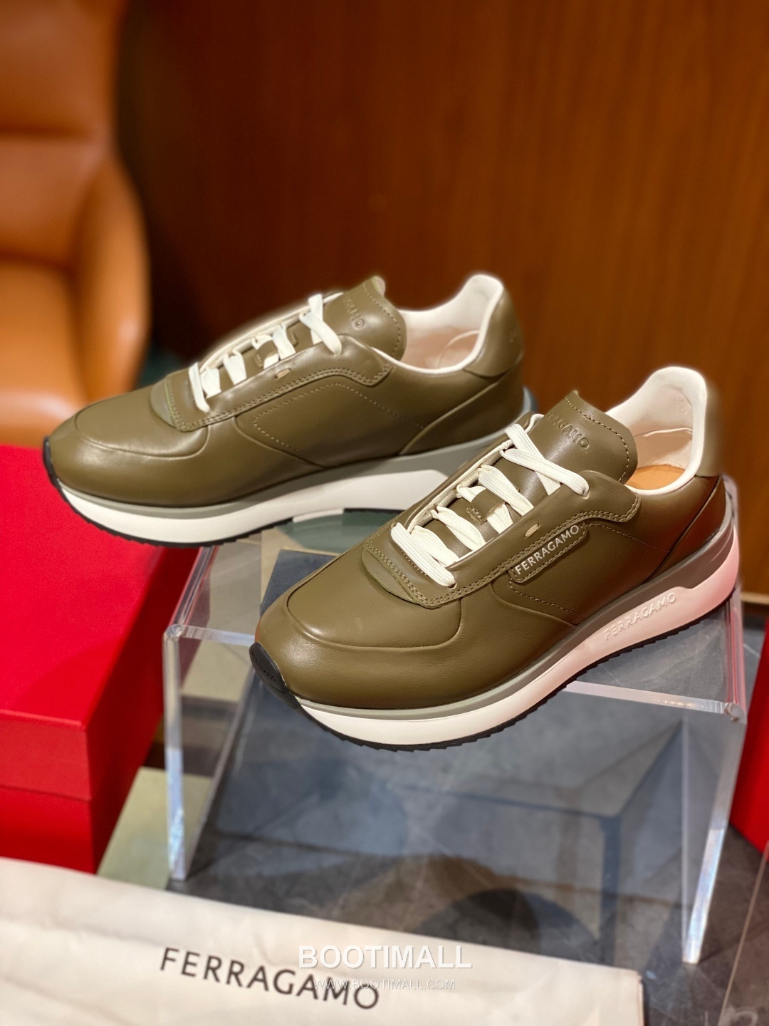 Ferragamo Calfskin Leather Low Sneakers with Rubber Logo Detail 페라가모 카프스킨 레더 로우 스니커즈 러버 로고 디테일 3cm 2