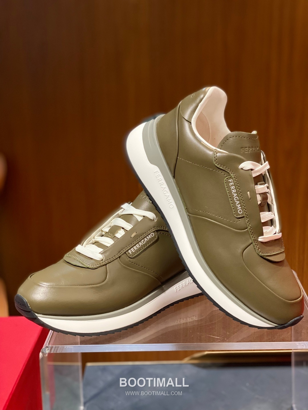 Ferragamo Calfskin Leather Low Sneakers with Rubber Logo Detail 페라가모 카프스킨 레더 로우 스니커즈 러버 로고 디테일 3cm 3