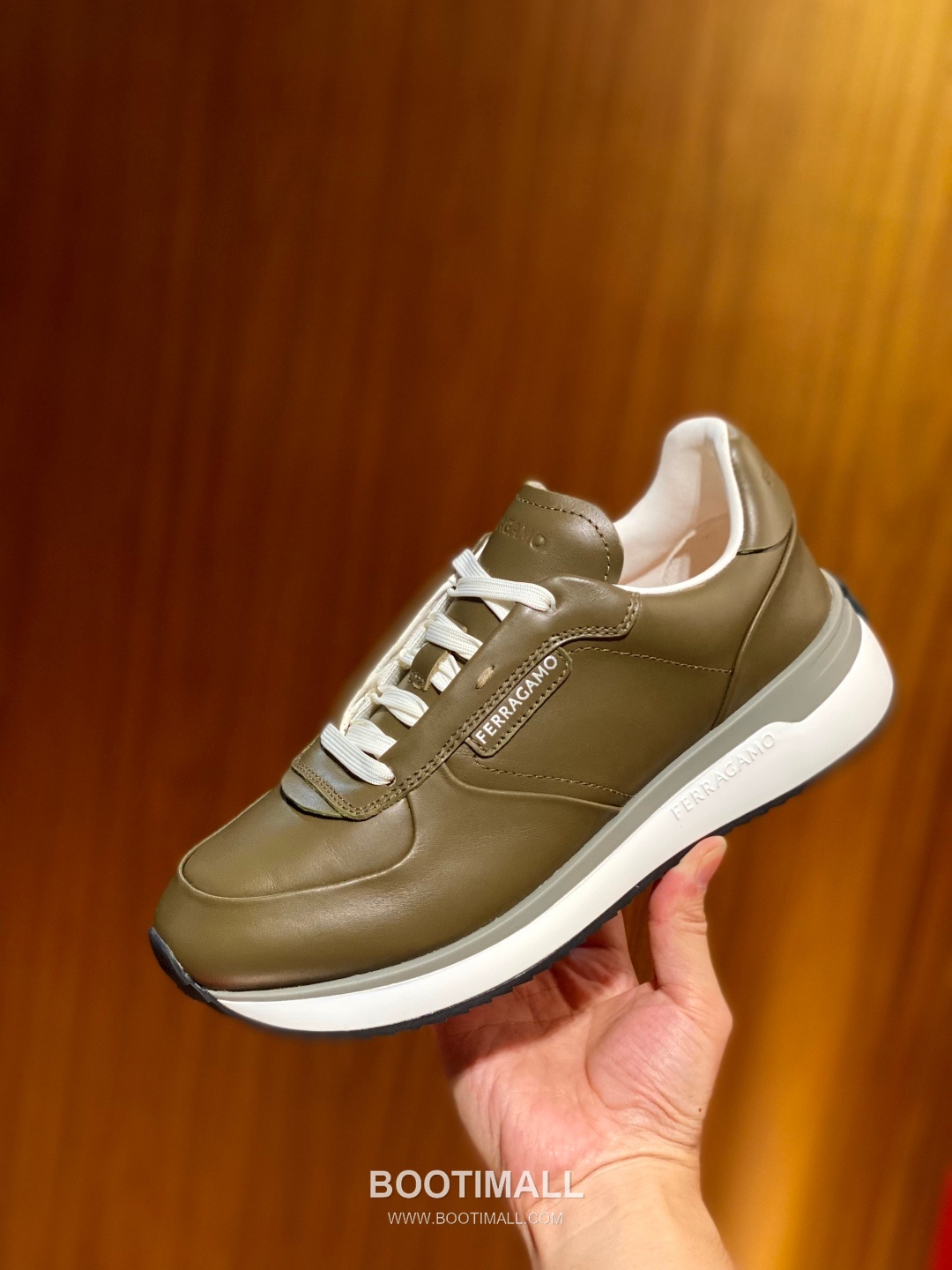 Ferragamo Calfskin Leather Low Sneakers with Rubber Logo Detail 페라가모 카프스킨 레더 로우 스니커즈 러버 로고 디테일 3cm 4