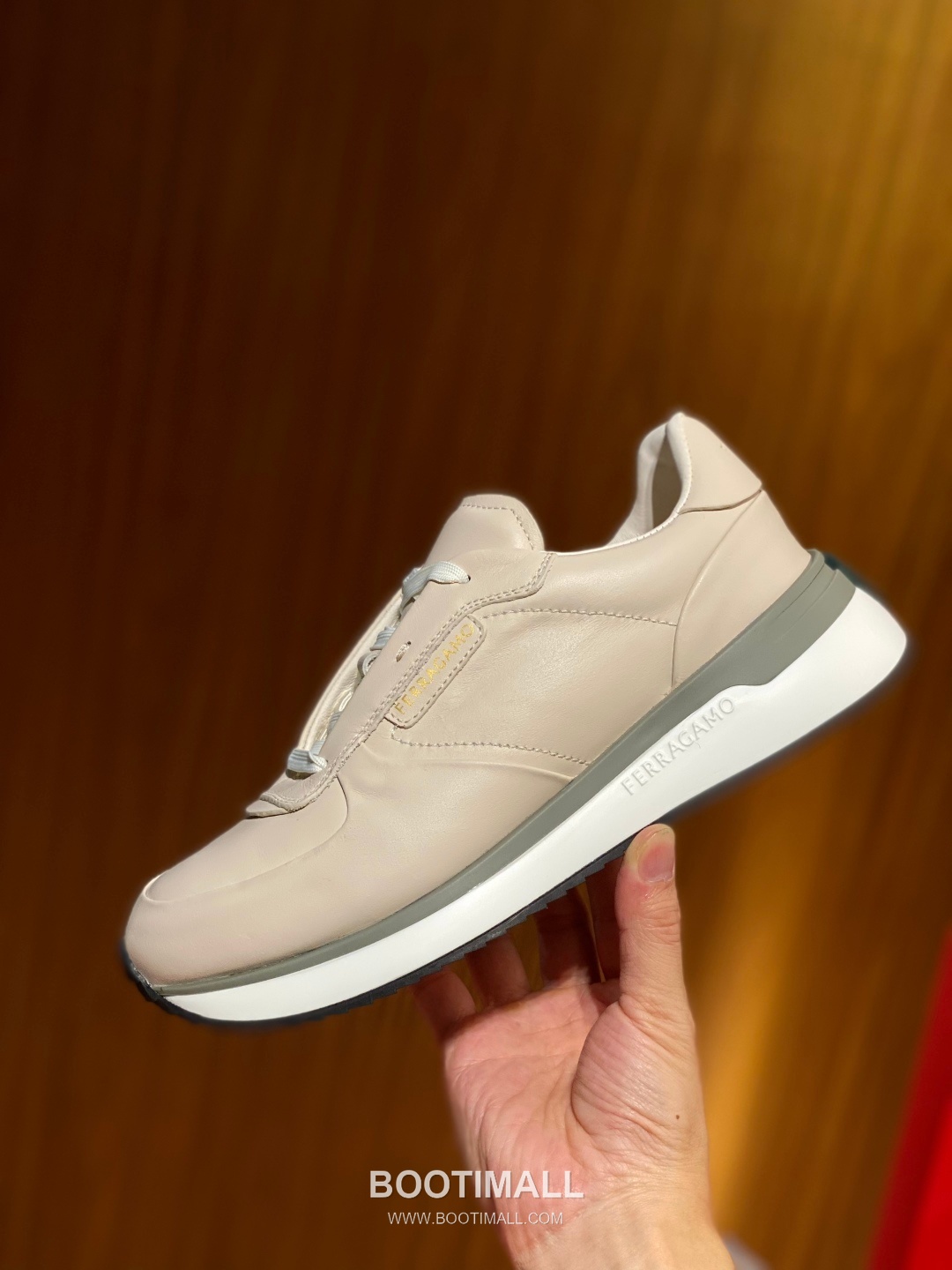 Ferragamo Calfskin Leather Low Sneakers with Rubber Logo Detail 페라가모 카프스킨 레더 로우 스니커즈 러버 로고 디테일 3cm 2