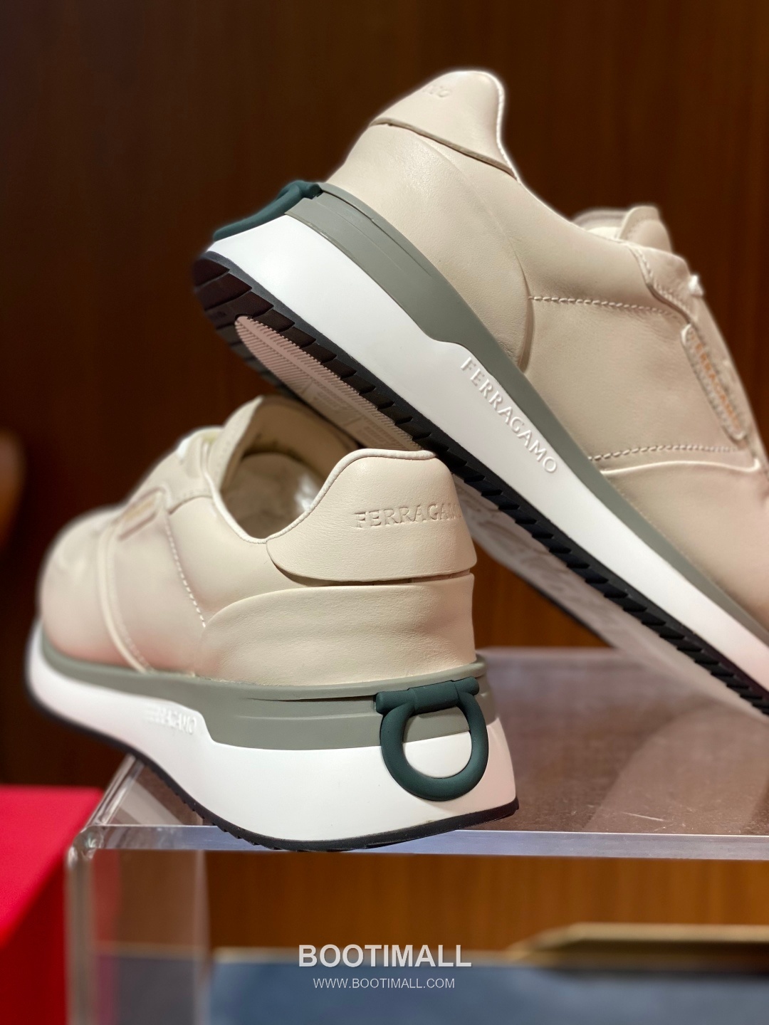 Ferragamo Calfskin Leather Low Sneakers with Rubber Logo Detail 페라가모 카프스킨 레더 로우 스니커즈 러버 로고 디테일 3cm 3