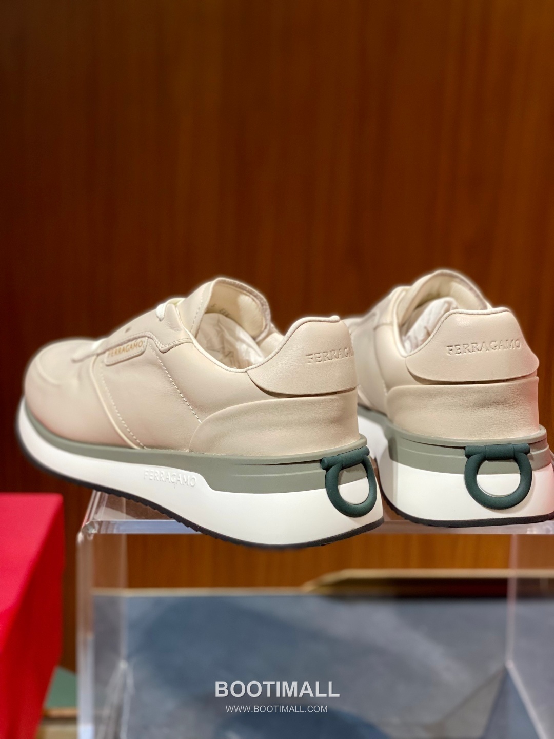 Ferragamo Calfskin Leather Low Sneakers with Rubber Logo Detail 페라가모 카프스킨 레더 로우 스니커즈 러버 로고 디테일 3cm 5