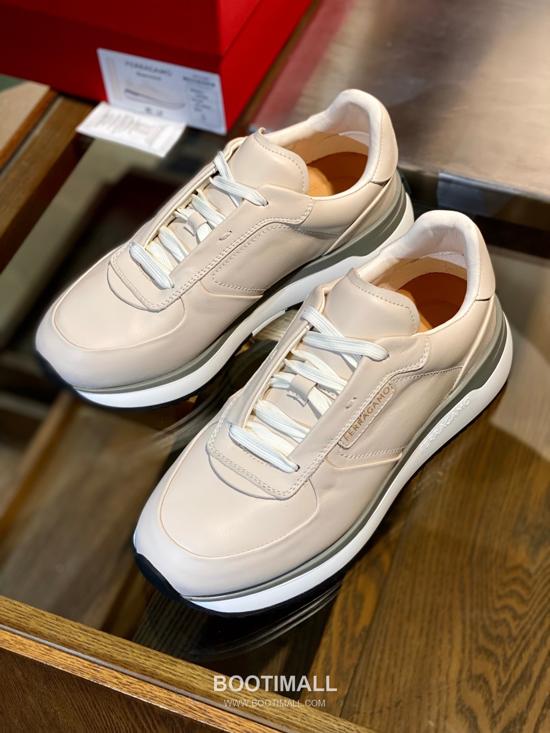 Ferragamo Calfskin Leather Low Sneakers with Rubber Logo Detail 페라가모 카프스킨 레더 로우 스니커즈 러버 로고 디테일 3cm 6