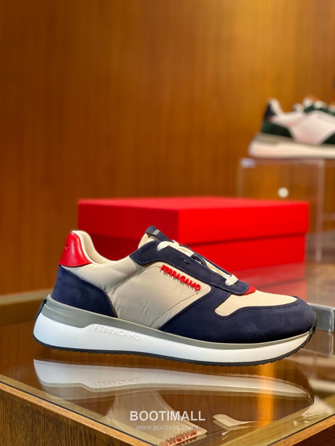 Ferragamo Calfskin Leather Low Sneakers with Rubber Logo Detail 페라가모 카프스킨 레더 로우 스니커즈 러버 로고 디테일 3cm 1