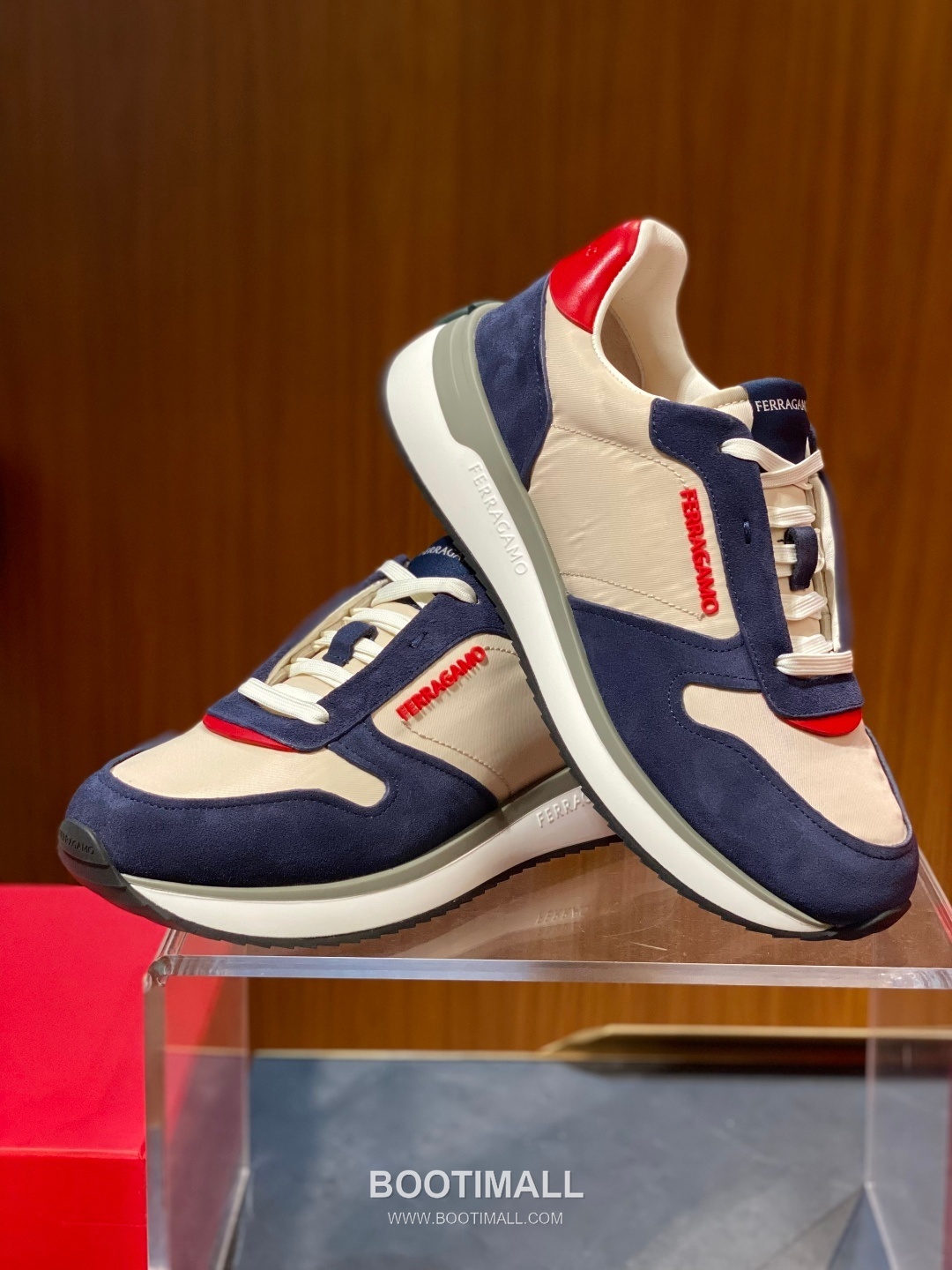 Ferragamo Calfskin Leather Low Sneakers with Rubber Logo Detail 페라가모 카프스킨 레더 로우 스니커즈 러버 로고 디테일 3cm 2