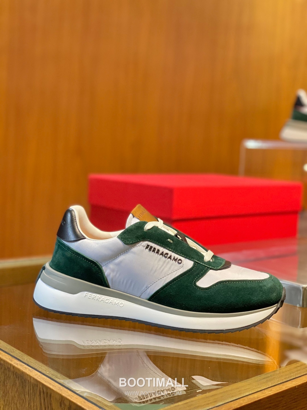 Ferragamo Calfskin Leather Low Sneakers with Rubber Logo Detail 페라가모 카프스킨 레더 로우 스니커즈 러버 로고 디테일 3cm 1