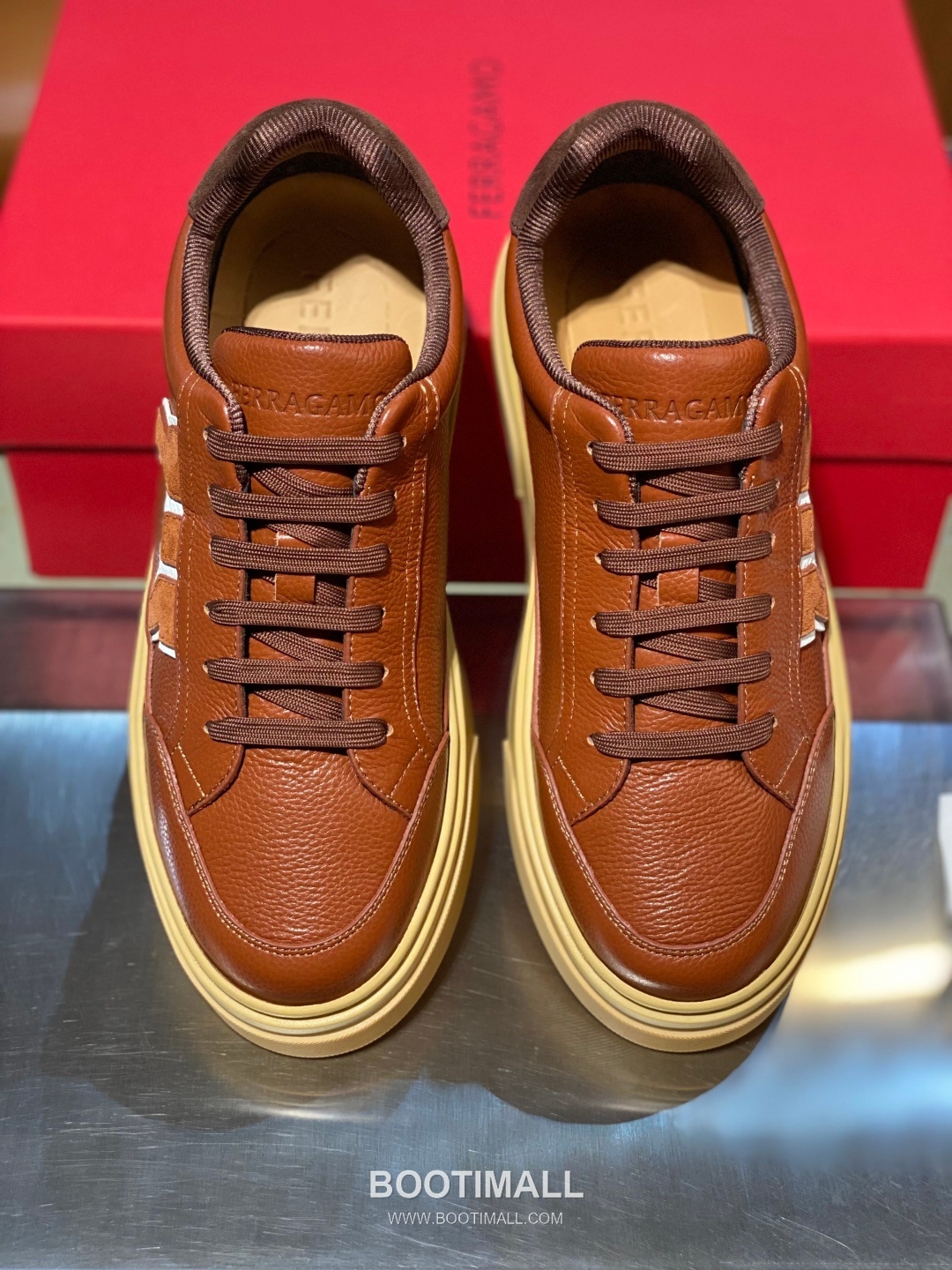 Ferragamo Calfskin Leather Low Sneakers with Rubber Logo Detail 페라가모 카프스킨 레더 로우 스니커즈 러버 로고 디테일 3cm 3