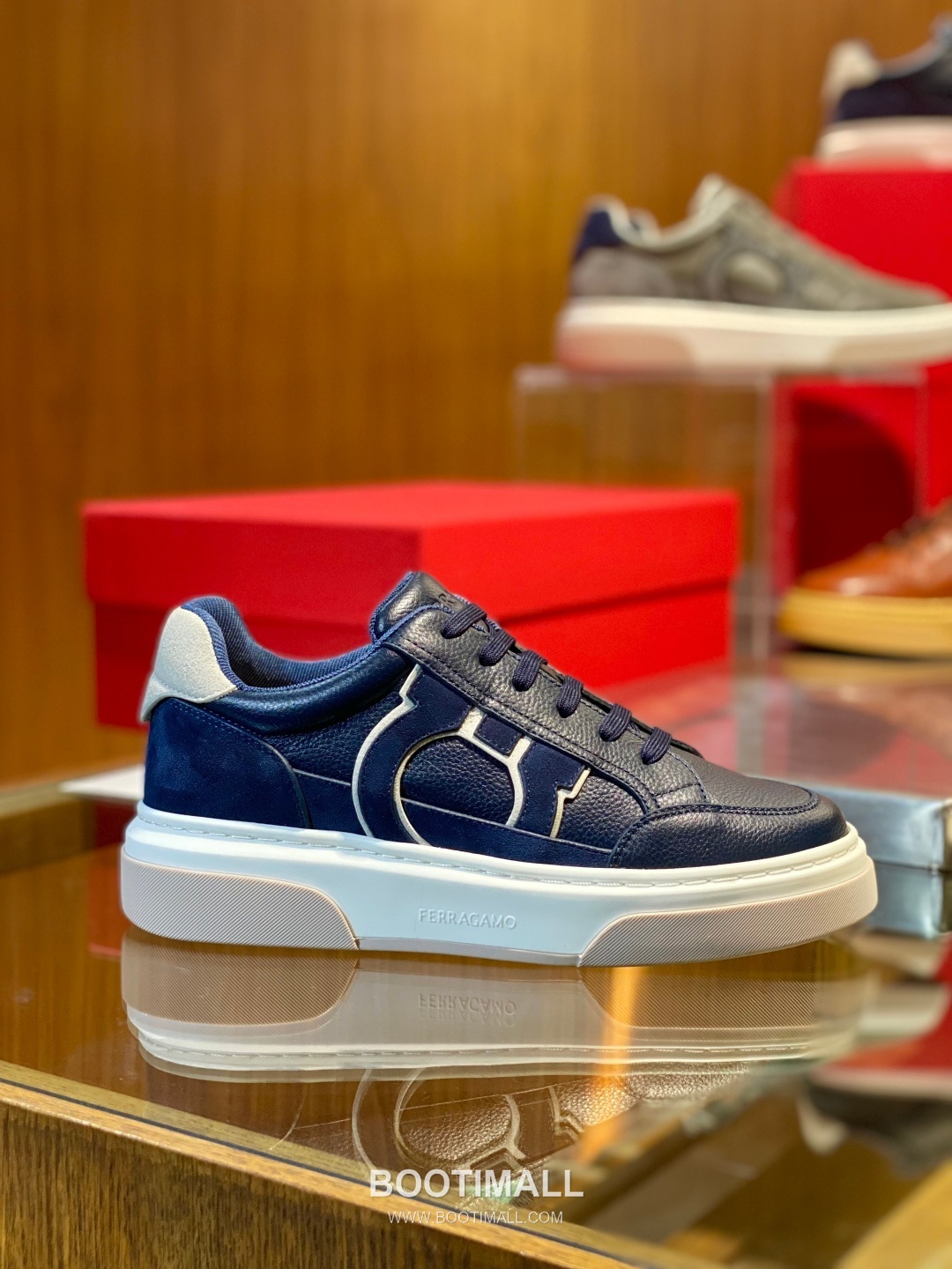 Ferragamo Calfskin Leather Low Sneakers with Rubber Logo Detail 페라가모 카프스킨 레더 로우 스니커즈 러버 로고 디테일 3cm 5