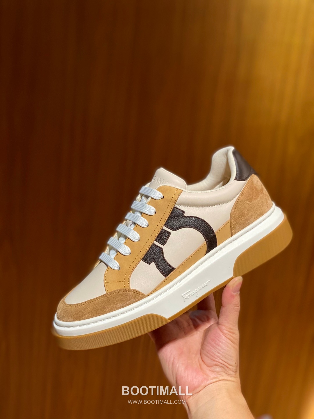Ferragamo Calfskin Leather Low Sneakers with Rubber Logo Detail 페라가모 카프스킨 레더 로우 스니커즈 러버 로고 디테일 3cm 3