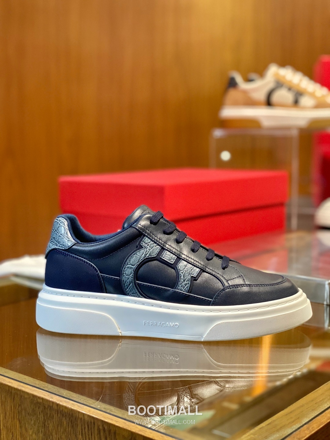 Ferragamo Calfskin Leather Low Sneakers with Rubber Logo Detail 페라가모 카프스킨 레더 로우 스니커즈 러버 로고 디테일 3cm 5