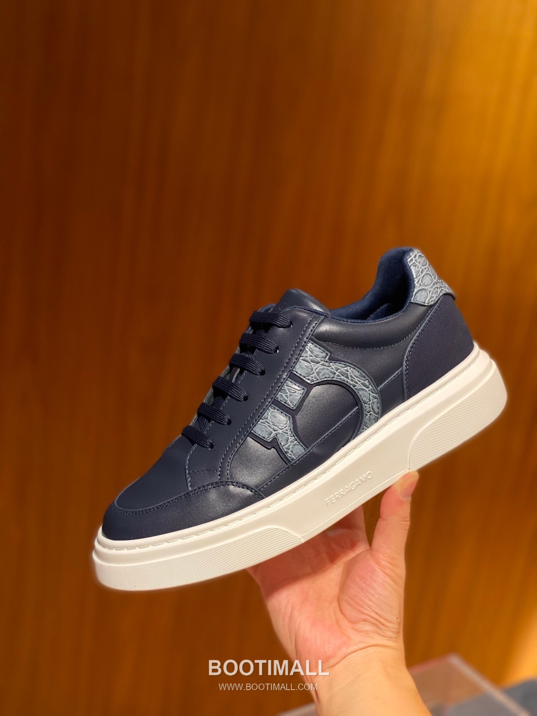Ferragamo Calfskin Leather Low Sneakers with Rubber Logo Detail 페라가모 카프스킨 레더 로우 스니커즈 러버 로고 디테일 3cm 8