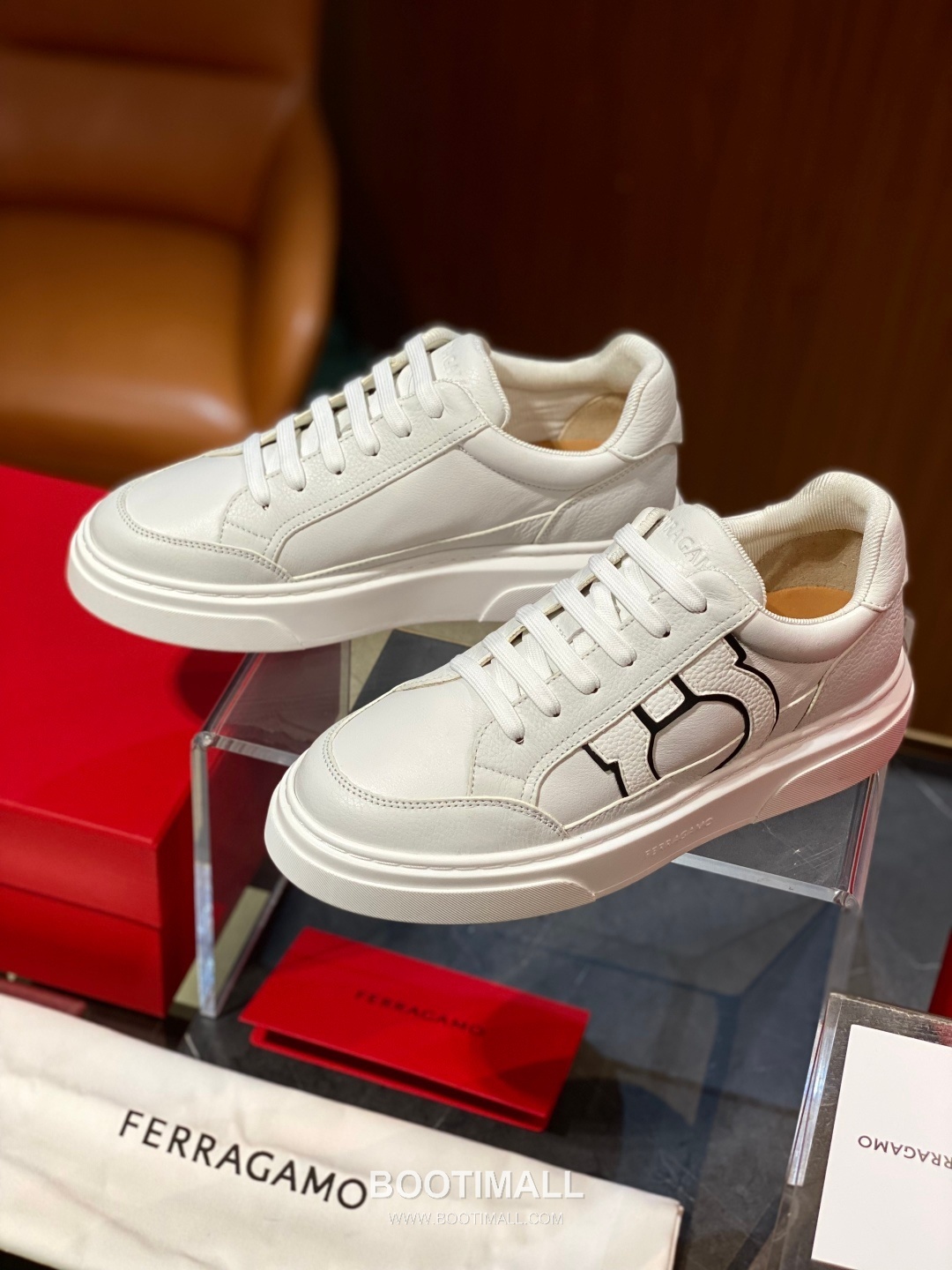 Ferragamo Calfskin Leather Low Sneakers with Rubber Logo Detail 페라가모 카프스킨 레더 로우 스니커즈 러버 로고 디테일 3cm 2