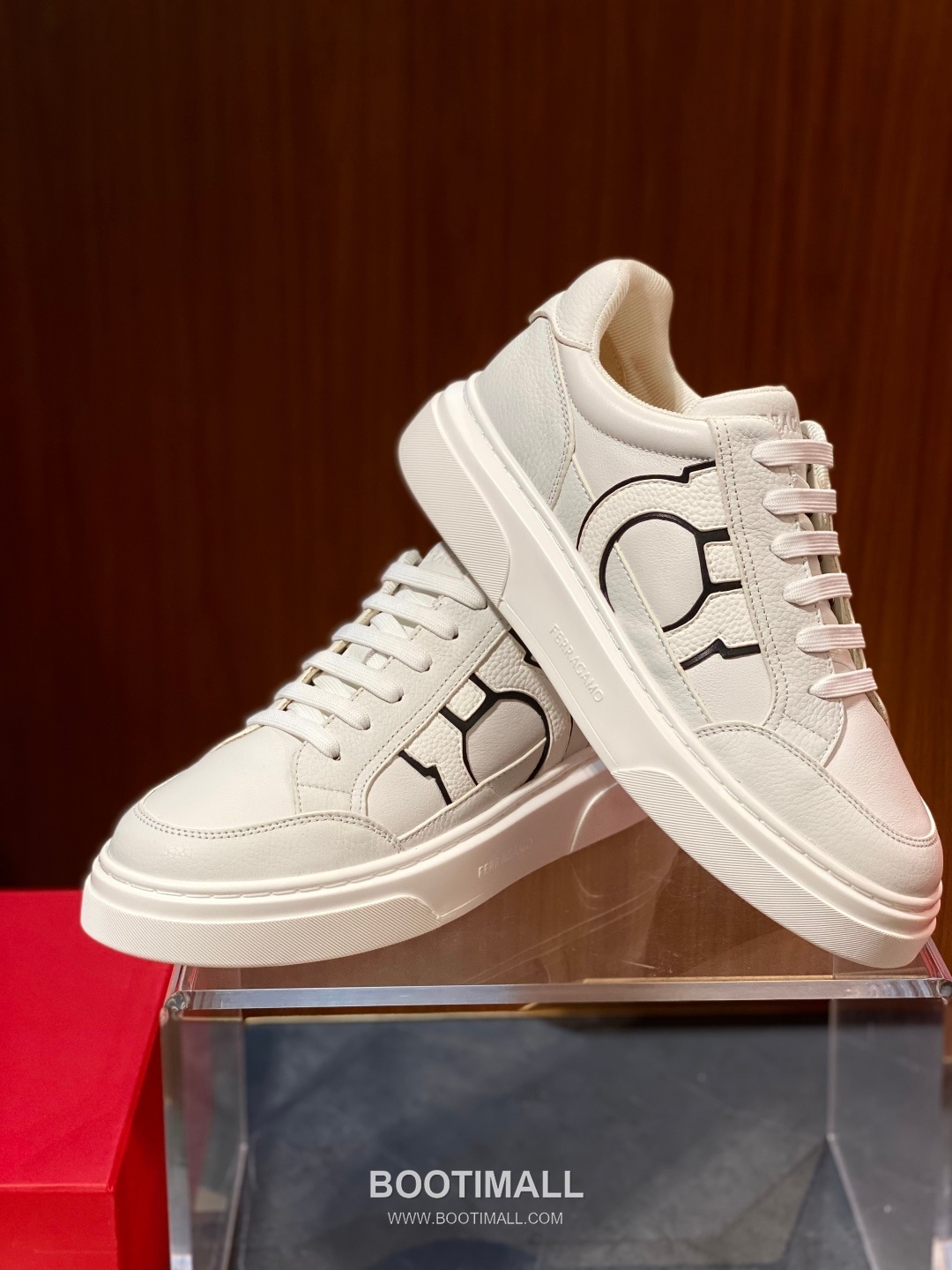 Ferragamo Calfskin Leather Low Sneakers with Rubber Logo Detail 페라가모 카프스킨 레더 로우 스니커즈 러버 로고 디테일 3cm 3