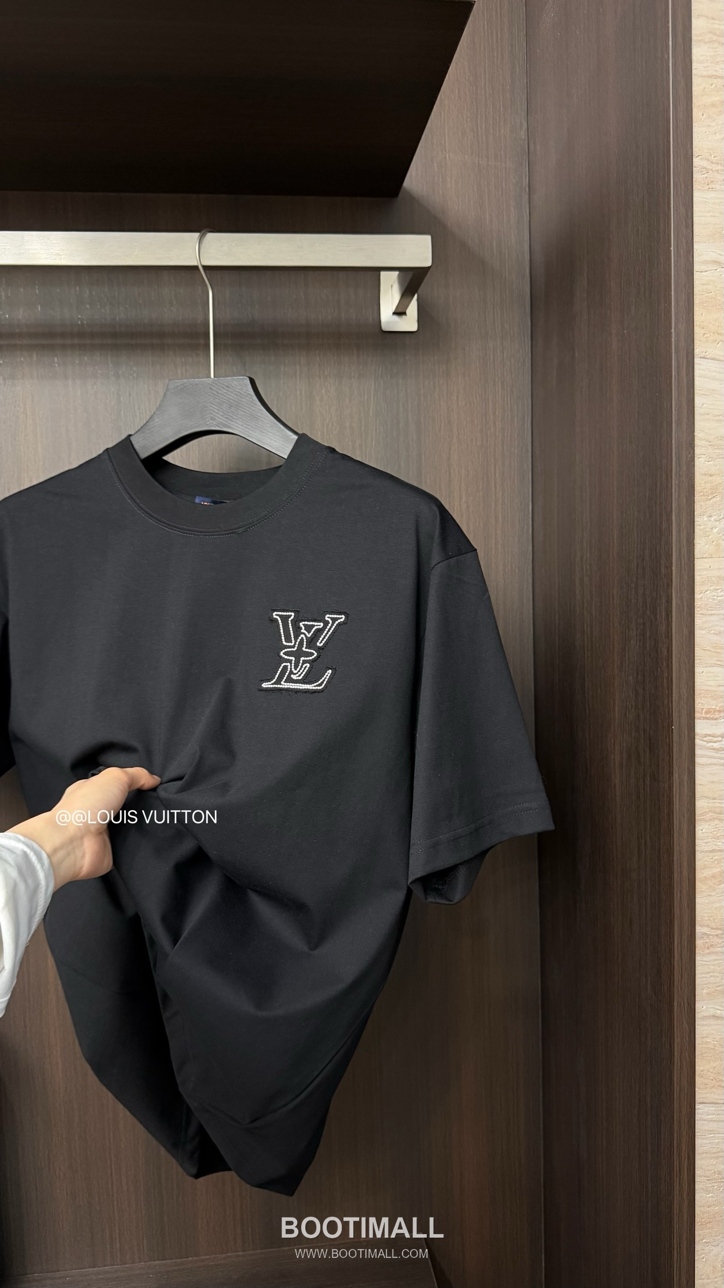 Louis Vuitton 2026 S/S High Density Cotton Embroidered Logo T-Shirt 루이비통 2026SS 고밀도 코튼 자수 로고 티셔츠 4