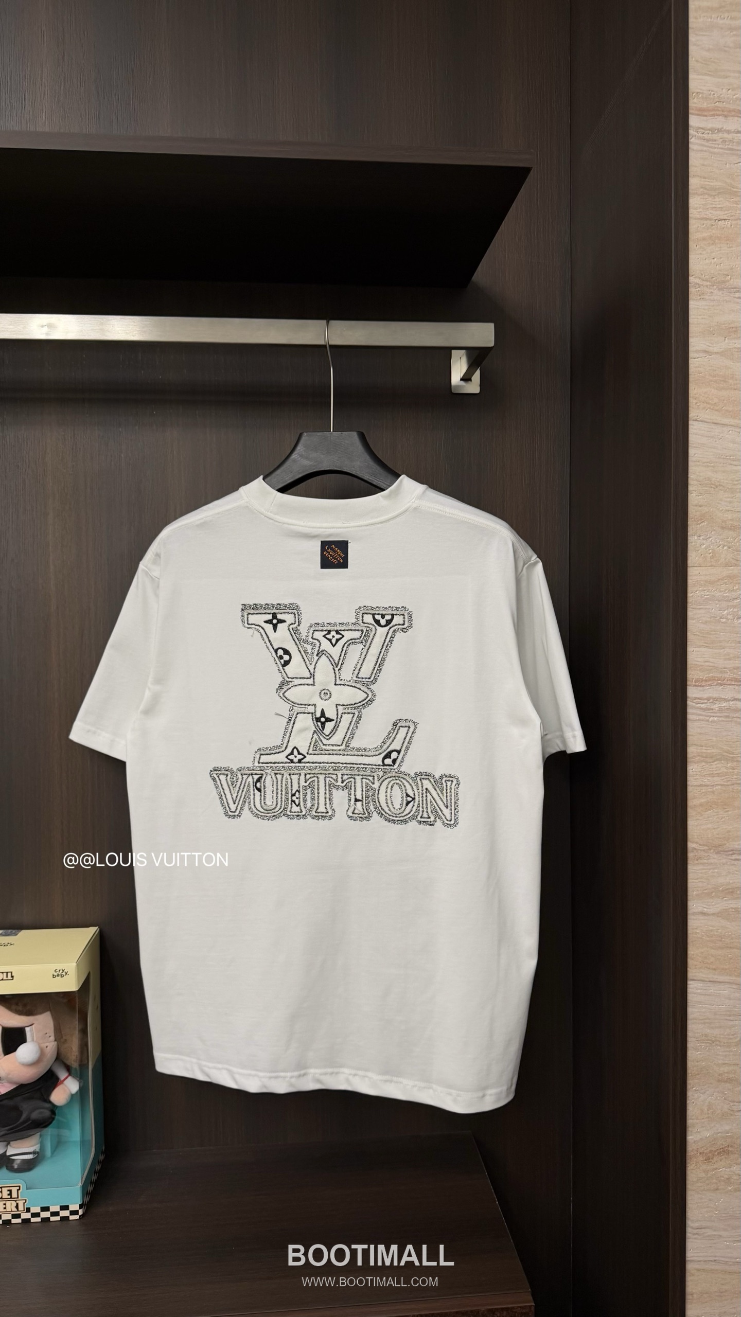 Louis Vuitton 2026 S/S High Density Cotton Embroidered Logo T-Shirt 루이비통 2026SS 고밀도 코튼 자수 로고 티셔츠 4