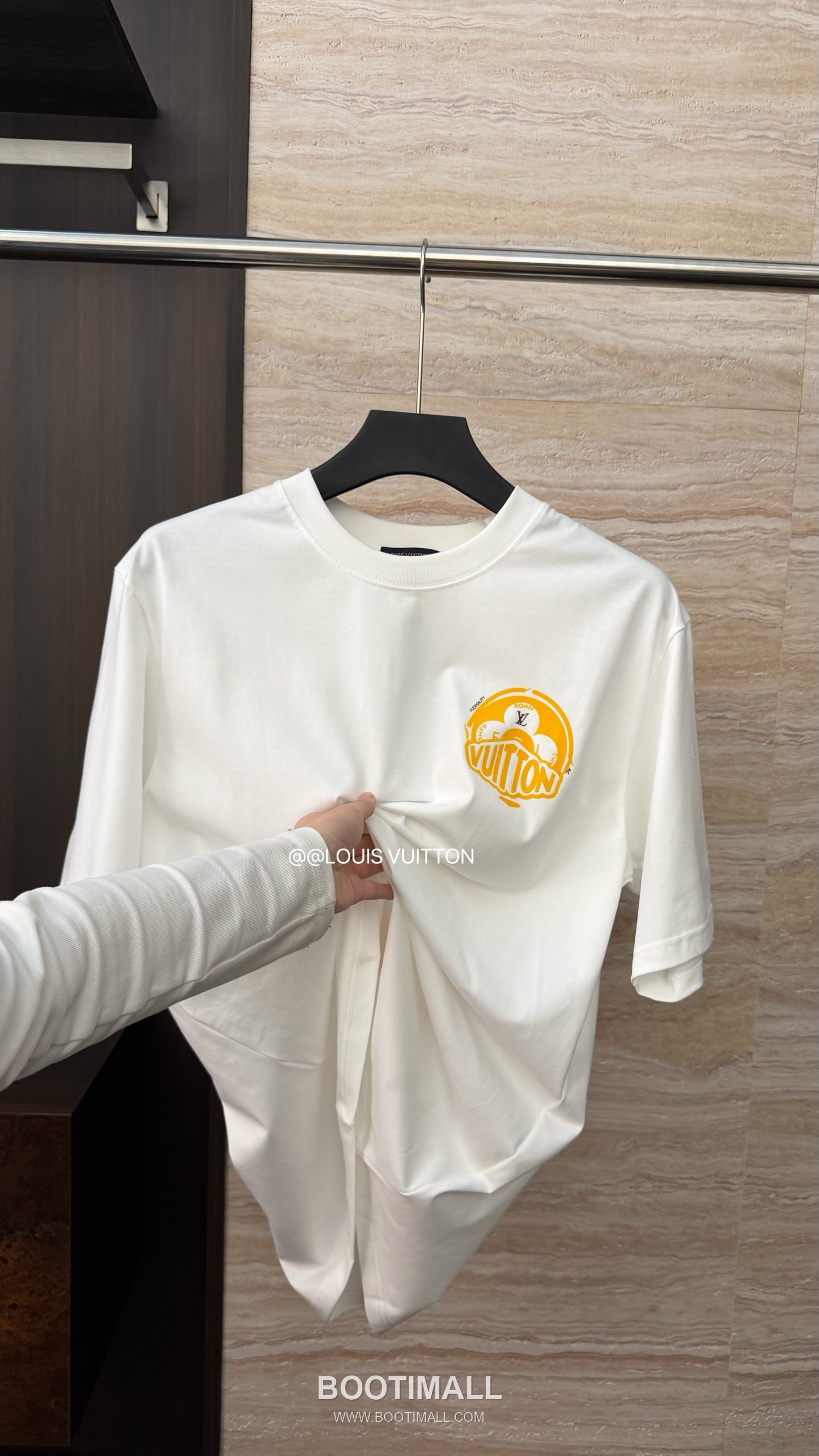 Louis Vuitton 2026 S/S High Density Cotton Embroidered Logo T-Shirt 루이비통 2026SS 고밀도 코튼 자수 로고 티셔츠 2