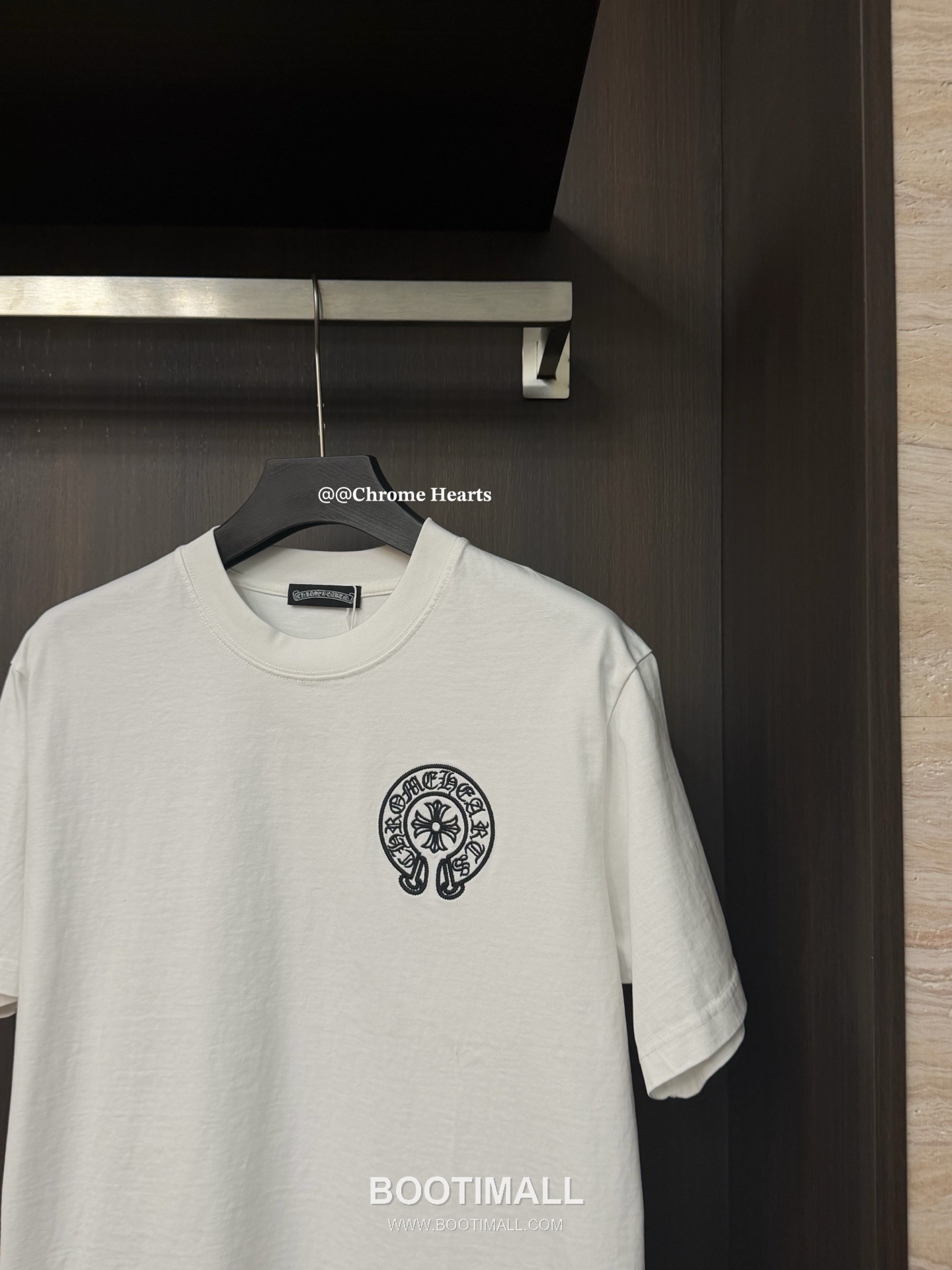 Chrome Hearts 2026 S/S High Density Cotton Embroidered Patch Logo T-Shirt 크롬하츠 2026SS 고밀도 코튼 자수 패치 로고 티셔츠 2